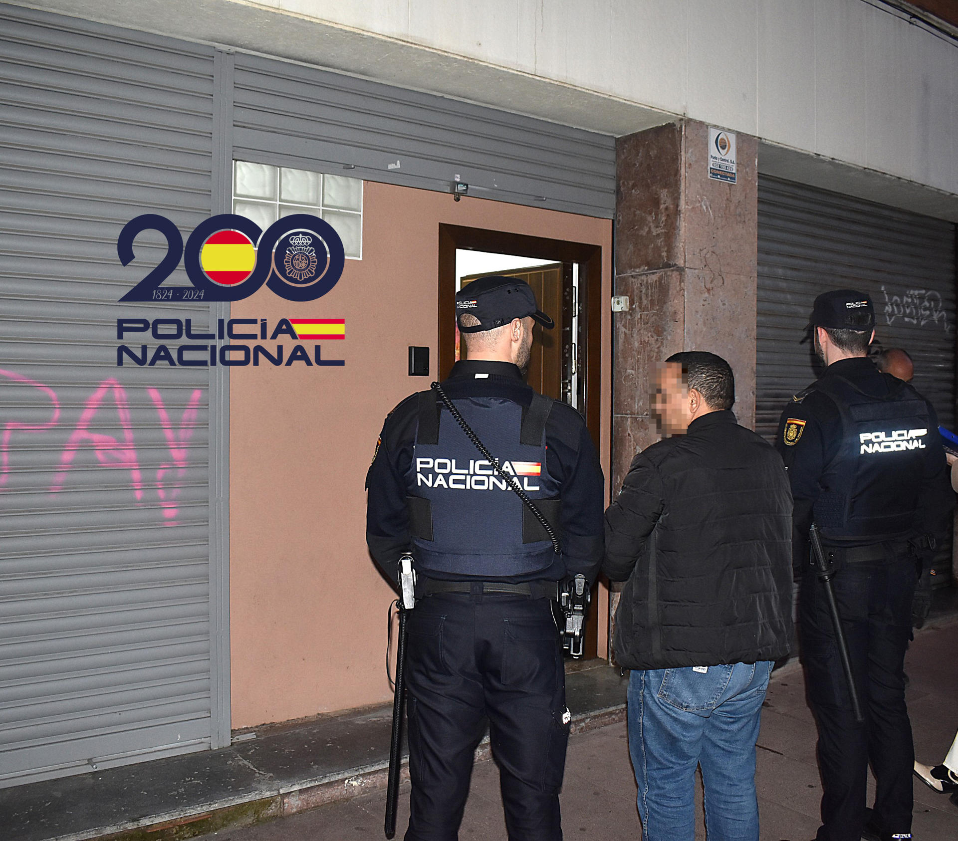 La Policía Nacional ha desarticulado una organización criminal asentada en Barcelona, Sant Adrià de Besòs y Motcada i Reixac dedicada a la receptación de artículos procedentes de robos que posteriormente eran enviados a Marruecos, en una operación en la que han detenido a cuatro personas. Según ha informado este martes la Policía Nacional, los cuatro integrantes de la banda arrestados adquirían diferentes productos procedentes de la comisión de delitos contra el patrimonio, los guardaban en trasteros o domicilios particulares y, posteriormente, los enviaban a Marruecos ocultos en camiones y autocares para ser vendidos en el mercado negro de este país. EFE/Policía Nacional ***SOLO USO EDITORIAL/SOLO DISPONIBLE PARA ILUSTRAR LA NOTICIA QUE ACOMPAÑA (CRÉDITO OBLIGATORIO)***