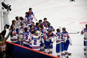 La selección masculina de hockey celebra el título mundial en Estocolmo.EFE/EPA/Pontus Lundahl