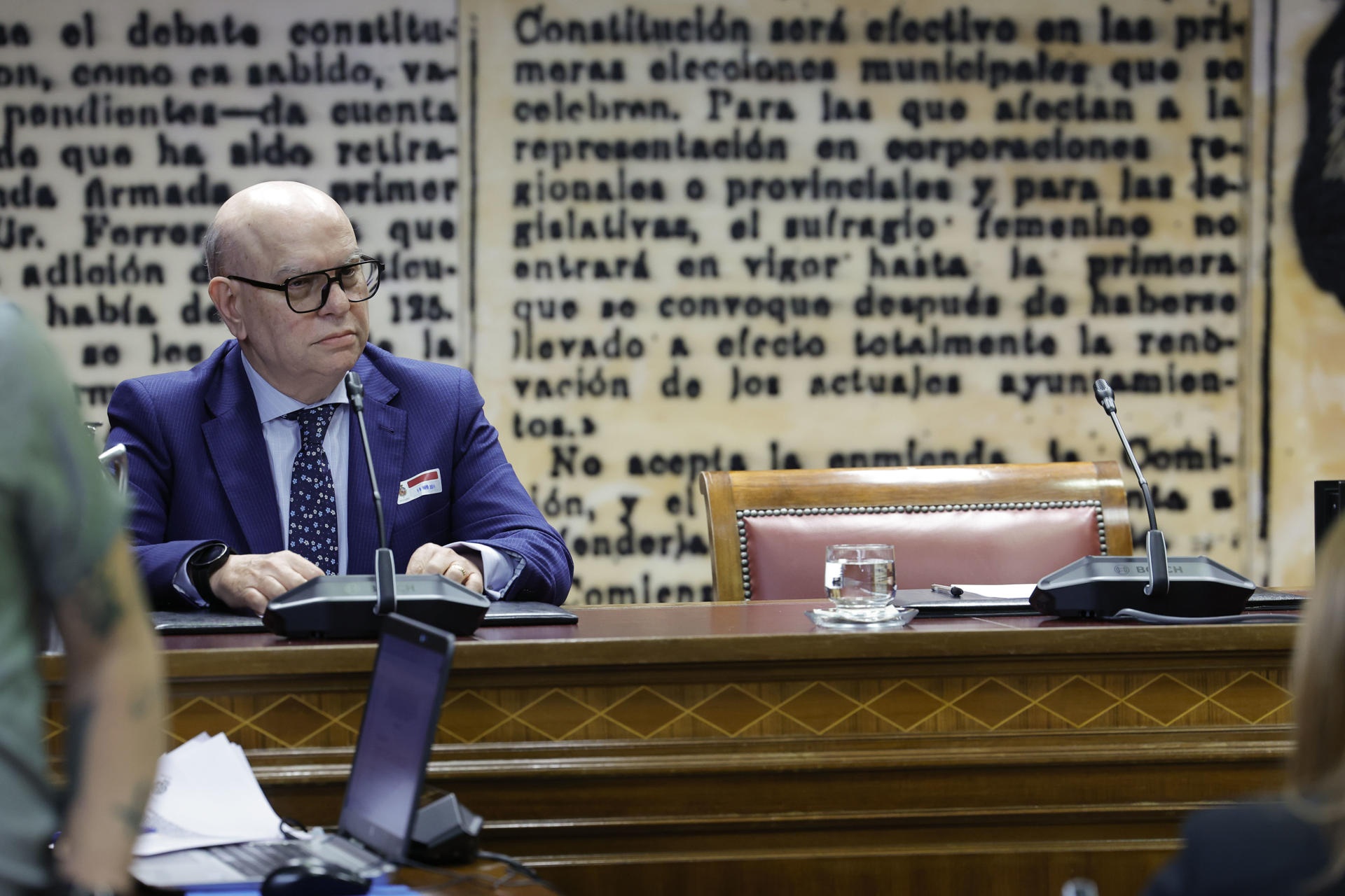 El director del Parador de Turismo de Teruel, Joaquín Gutiérrez, comparece en la comisión de investigación del Senado sobre el caso Koldo, este lunes. EFE/Zipi Aragón