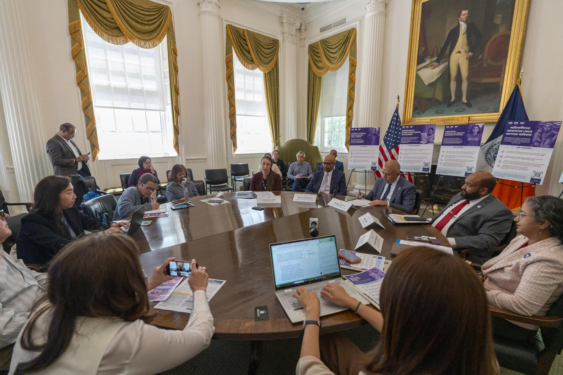Funcionarios de Nueva York asisten a una reunión este 20 de mayo de 2025, en Nueva York (Estados Unidos). EFE/ Angel Colmenares