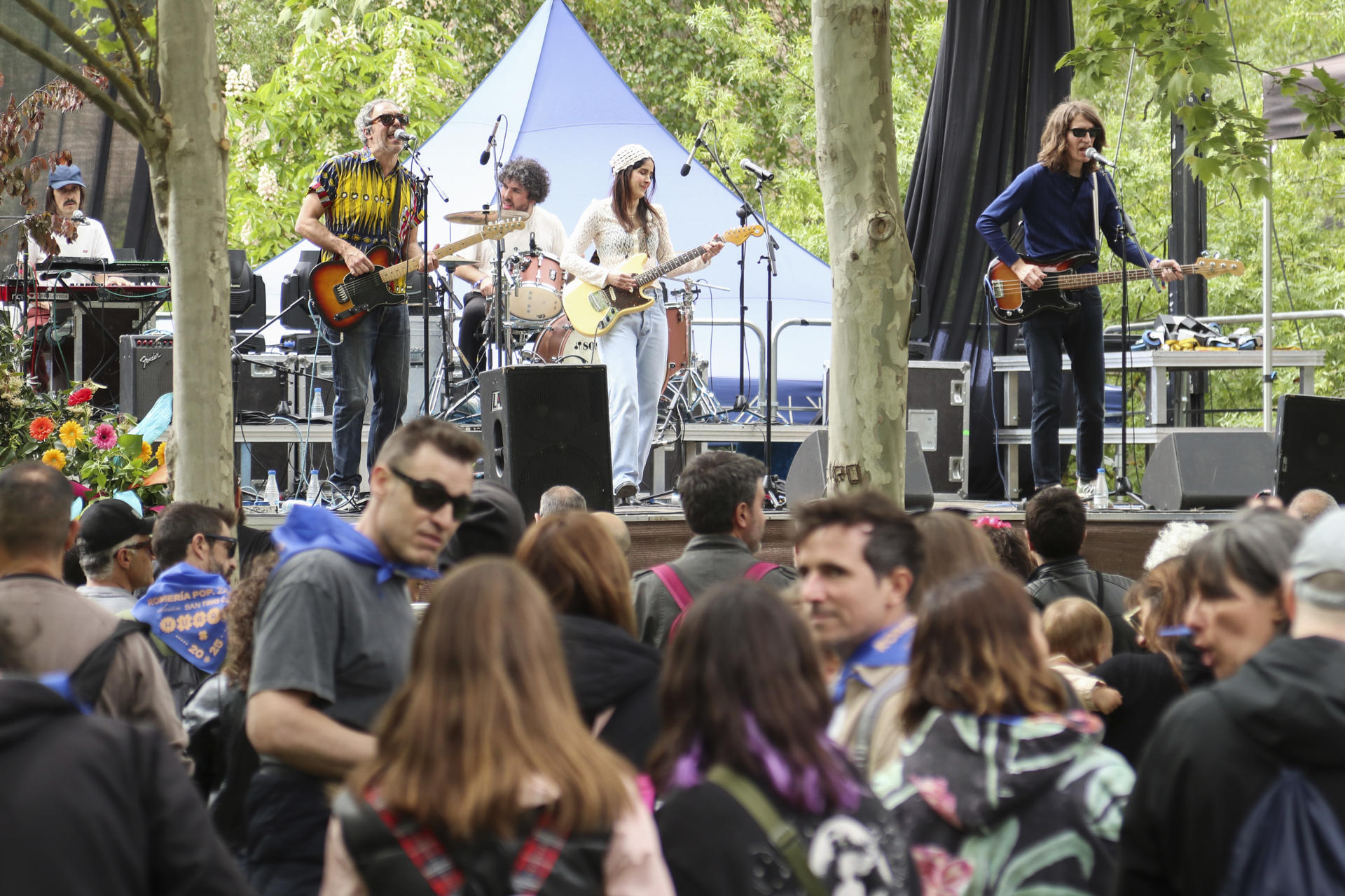 Fotografía de un momento de la tercera edición del Festival Hurra! Romería Pop, en el que se rinde homenaje a Tino Casal este sábado, en Zamora. EFE/ Mariam A. Montesinos