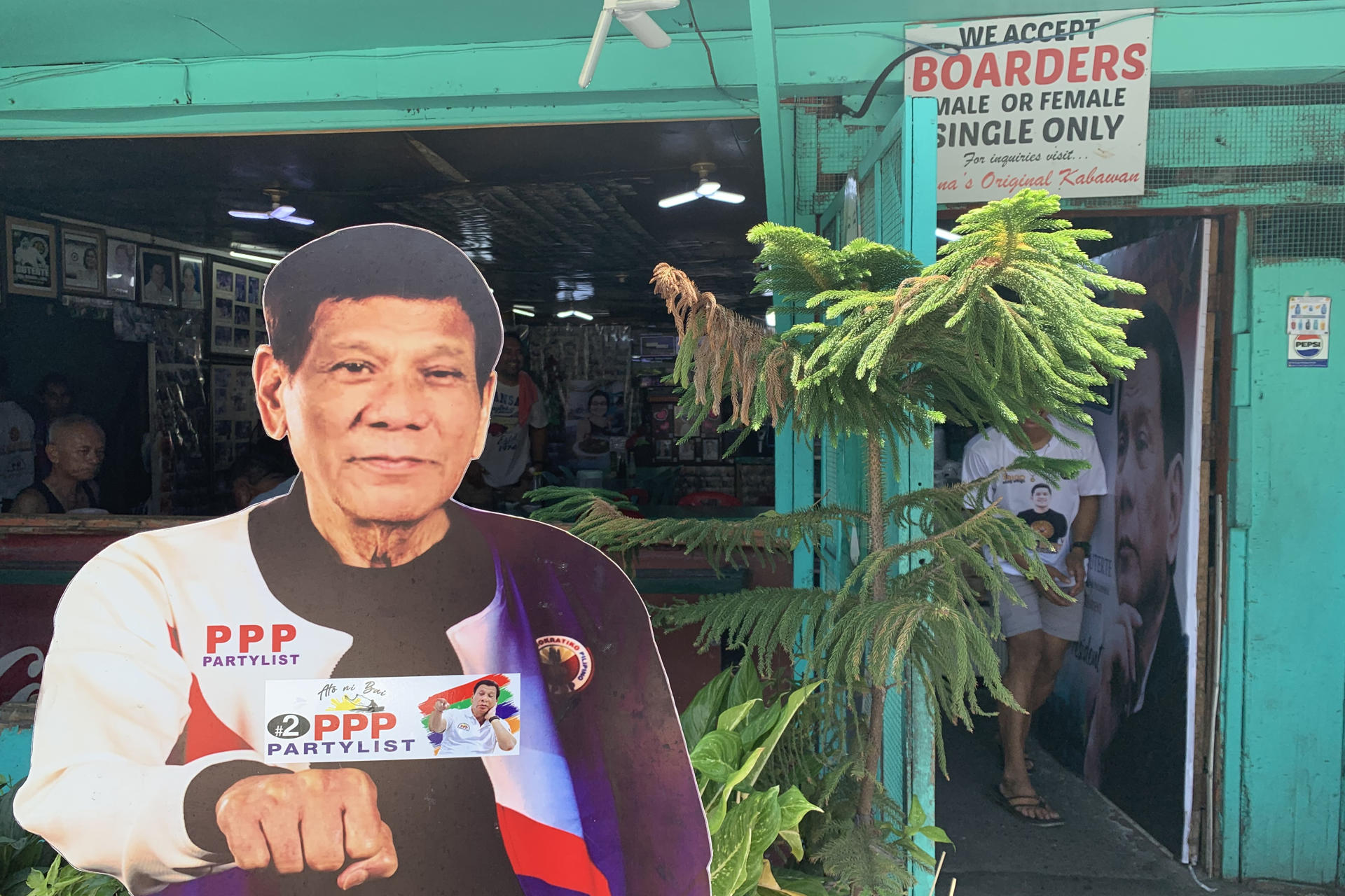 DAVAO (FILIPINAS), 10/05/2025.- Vista tomada el pasado 7 de mayo del comedor Sana Original Kabawan and Bulaloan, el favorito del expresidente filipino Rodrigo Duterte, un establecimiento que comenzó a frecuentar antes de hacerse con la alcaldía de Davao y que alimenta su épica de hombre cercano al pueblo, situado en Davao (Filipinas). EFE/David Asta Alares