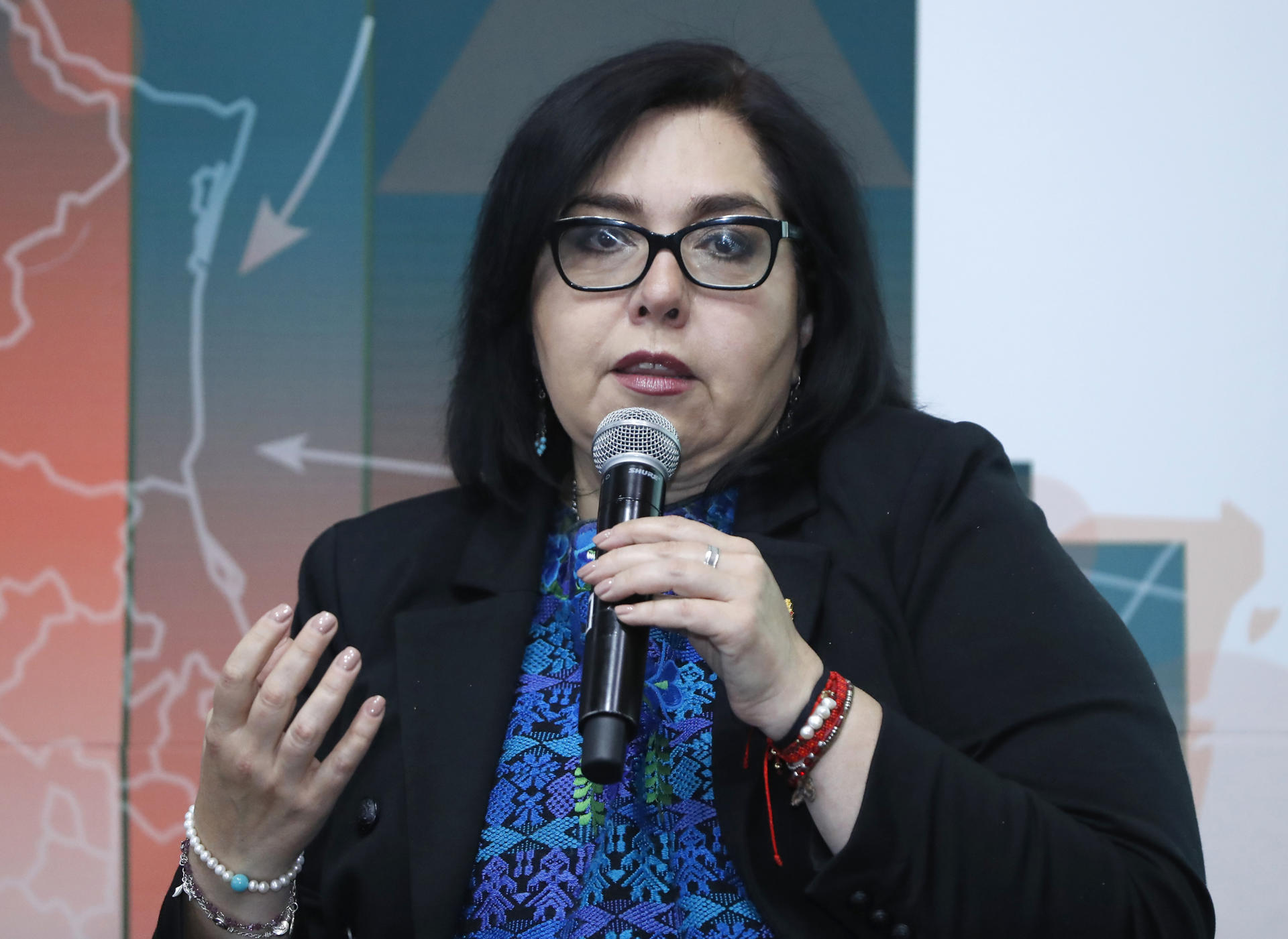 La presidenta de la Asociación Mexicana de Juzgadoras A.C. Maria Emilia Molina, habla este martes en conferencia de prensa en Ciudad de México (México). EFE/Mario Guzmán