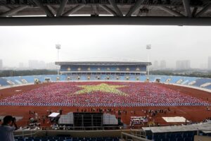 Vietnam (Vietnam), 12/08/2023.- People form the Vietnamese flag as they take part in a yoga event at My Dinh National Stadium in Hanoi, Vietnam, 12 August 2023. Some 5,000 yoga participants joined in a yoga event at the stadium on 12 August, which is expected to set a Vietnamese Guinness record. EFE/EPA/LUONG THAI LINH