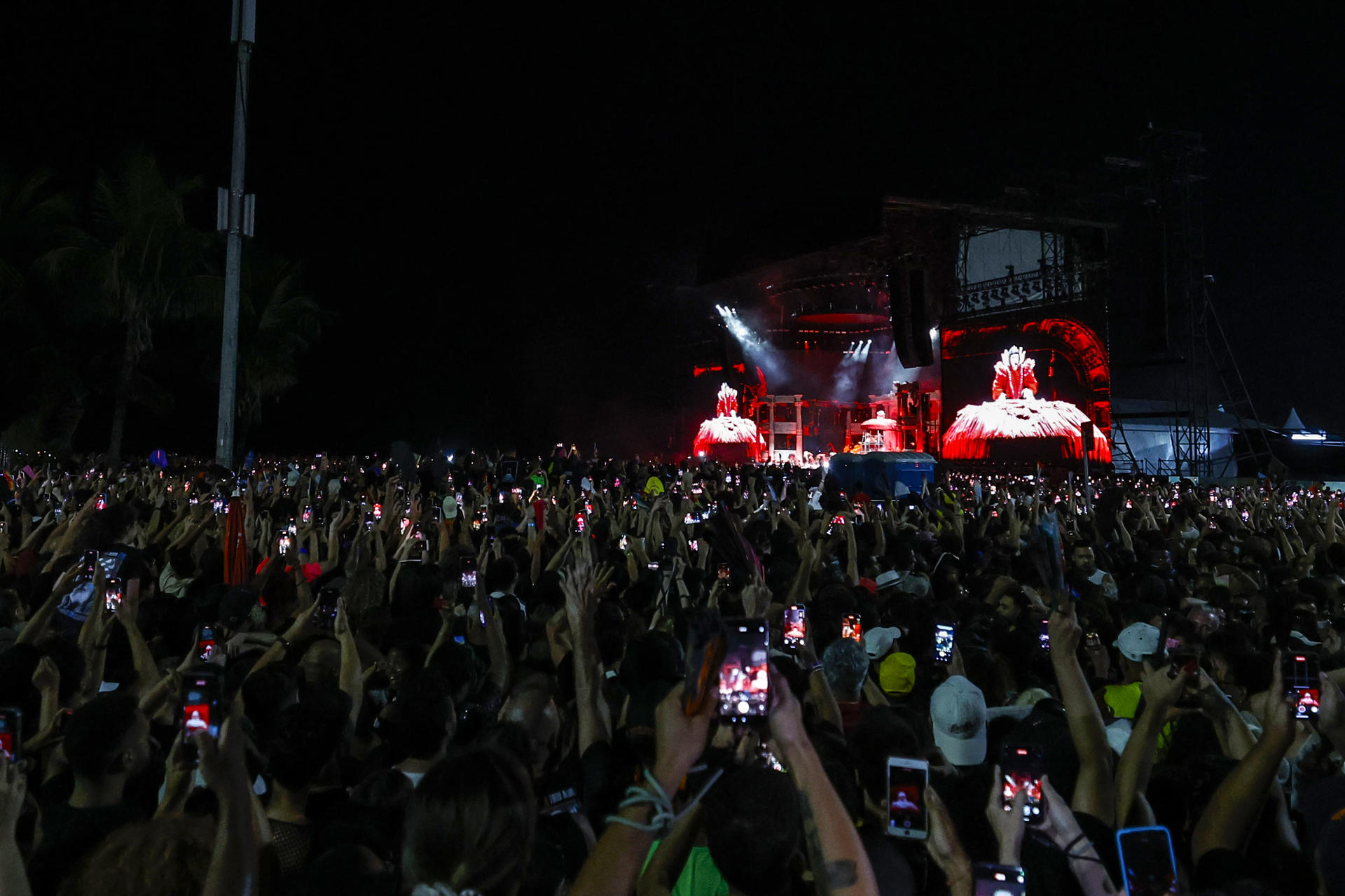 La cantante y compositora estadounidense Lady Gaga se presenta en un macroconcierto gratuito en la playa de Copacabana este sábado, en Río de Janeiro (Brasil). EFE/ Antonio Lacerda