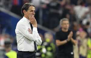 El entrenador del Inter, Simone Inzaghi, observa desde la línea de banda durante la final de la UEFA Champions League entre el Paris Saint-Germain y el Inter de Milan en Múnich, Alemania 31 May 2025. (Liga de Campeones, Alemania) EFE/EPA/RONALD WITTEK