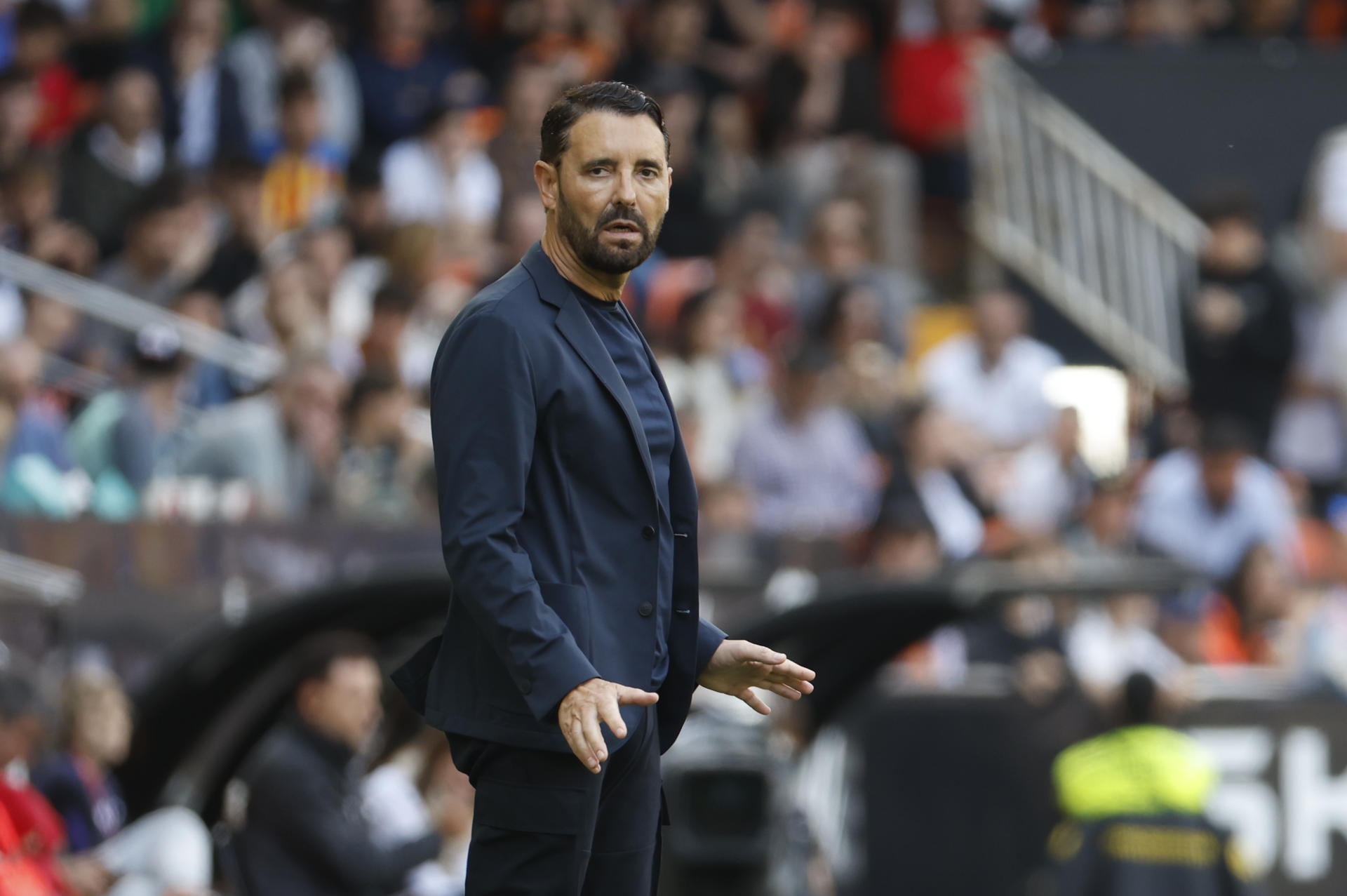 El entrenador del Getafe José Bordalás durante el partido de LaLiga EA Sports disputado en el Estadio de Mestalla en Valencia. EFE/Ana Escobar