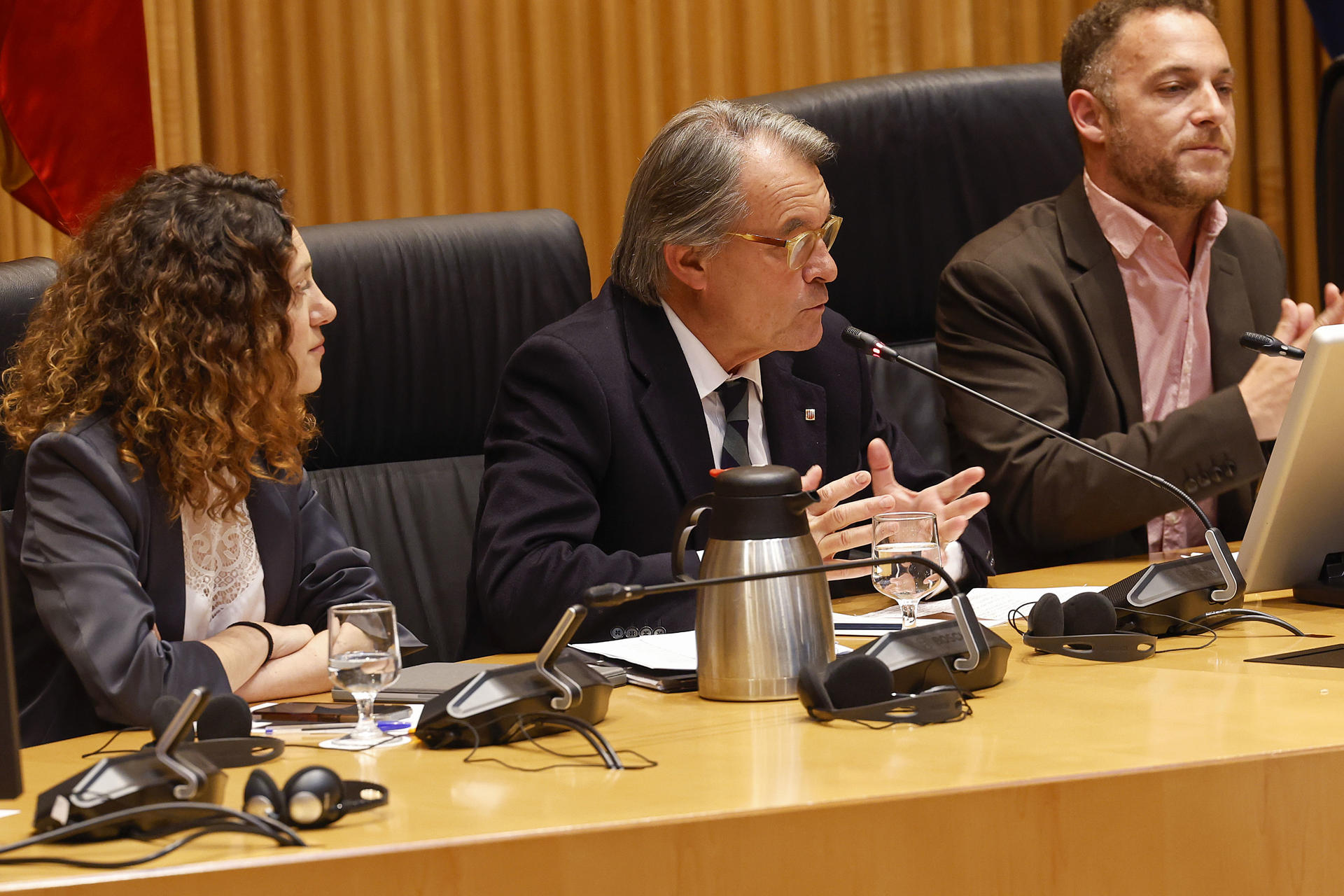 El expresidente de la Generalitat de Catalunya Artur Mas comparece ante la Comisión de Investigación sobre la denominada "Operación Cataluña" y las actuaciones del Ministerio del Interior durante los gobiernos del Partido Popular en relación con las presuntas irregularidades que vinculan a altos cargos y mandos policiales con la existencia de una trama parapolicial este lunes, en Madrid. EFE/ J.P.Gandul