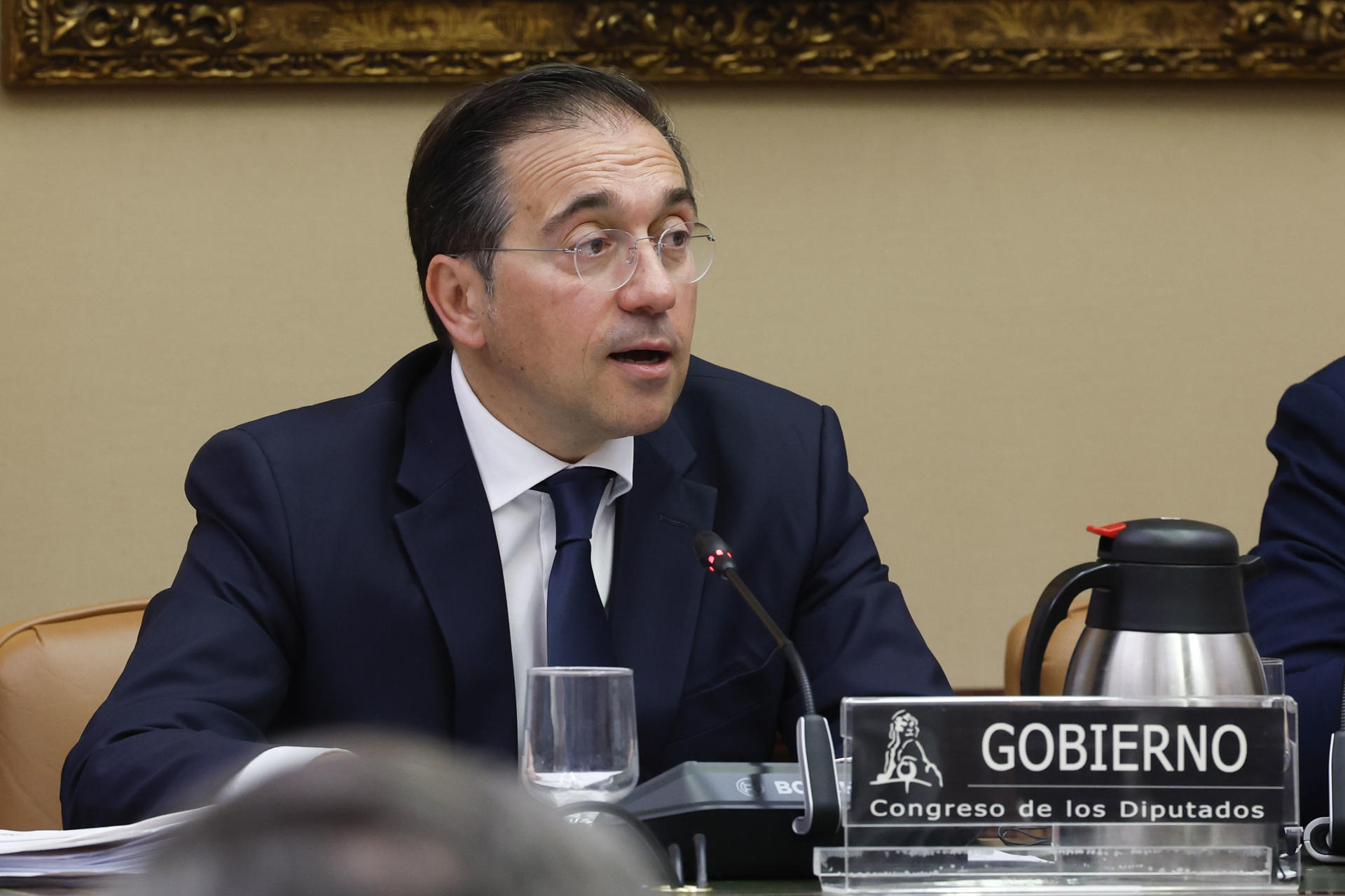 El ministro de Asuntos Exteriores, José Manuel Albares, comparece ante la Comisión de Asuntos Exteriores del Congreso de los Diputados este lunes. EFE/ Javier Lizón
