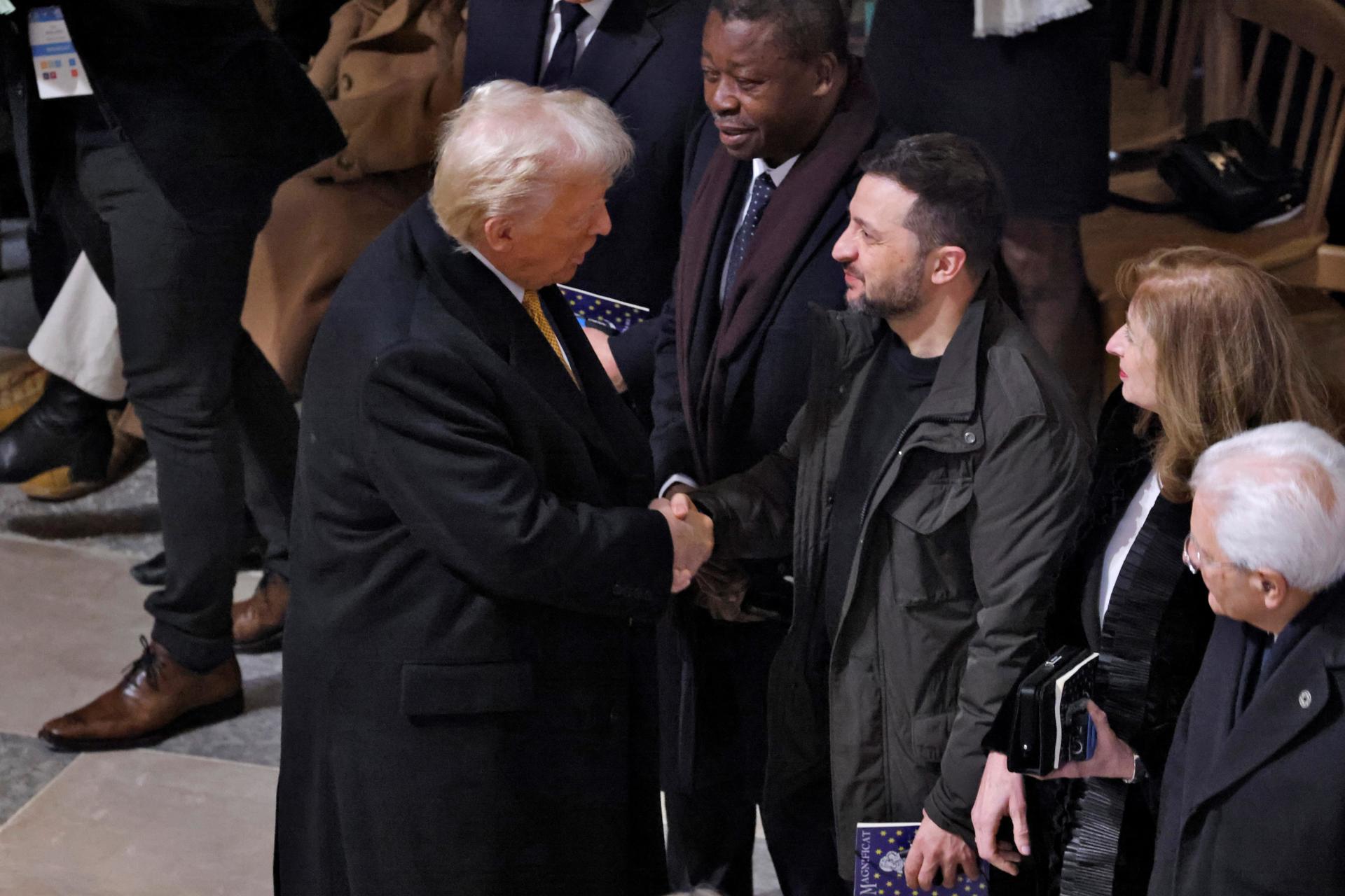 Fotografía de archivo del presidente estadounidense, Donald Trump, y el ucraniano, Volodímir Zelenski. EFE/Ludovic Marin
