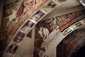 Imagen de archivo de las pinturas murales del Monasterio de Sijena (Huesca) en el Museo Nacional de Arte de Cataluña (MNAC). EFE/Toni Albir