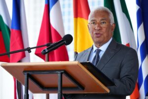 El Presidente del Consejo Europeo, Antonio Costa, pronuncia un discurso en la base del Batallón Multinacional permanente de la Fuerza de la Unión Europea (EUFOR) en Butmir, Sarajevo, Bosnia y Herzegovina, 13 de mayo de 2025. Costa está en una visita oficial a Bosnia y Herzegovina. (Bosnia-Herzegovina) EFE/EPA/NIDAL SALJIC