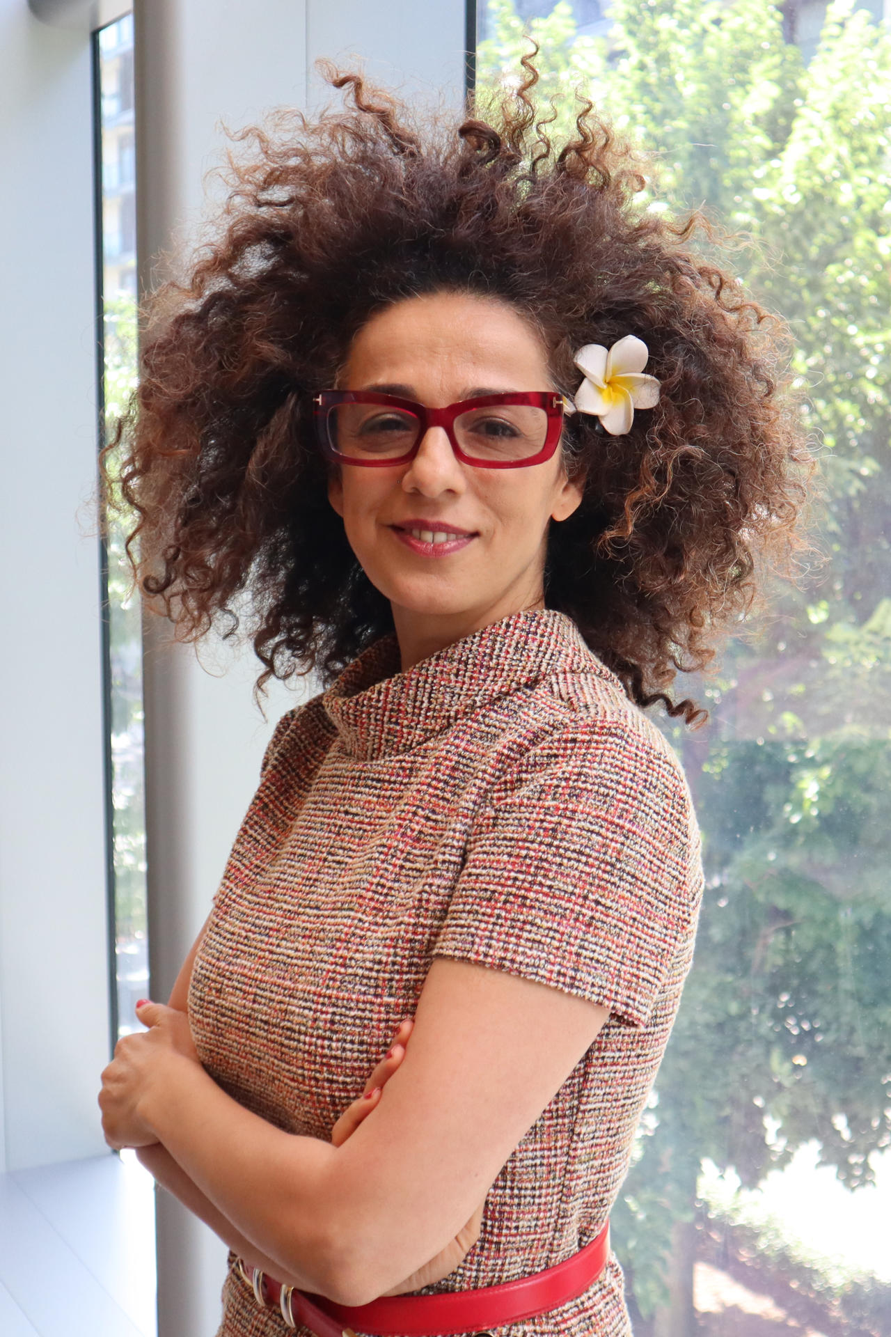 La periodista y activista opositora iraní Masih Alinejad posa durante una entrevista con EFE este martes, en Washington (Estados Unidos). EFE/ Octavio Guzmán