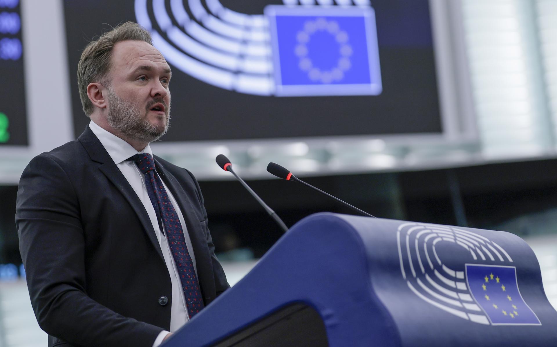 Dan Jorgensen, el comisario europeo de Energía y Vivienda, durante un debate hoy en el Parlamento Europeo en Estrasburgo (Francia). EFE/EPA/RONALD WITTEK