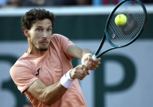 El español Pablo Carreño en su partido ante el estadounidense Frances Tiafoe, décimo quinto favorito en segunda ronda de Roland Garros. EFE/EPA/YOAN VALAT
