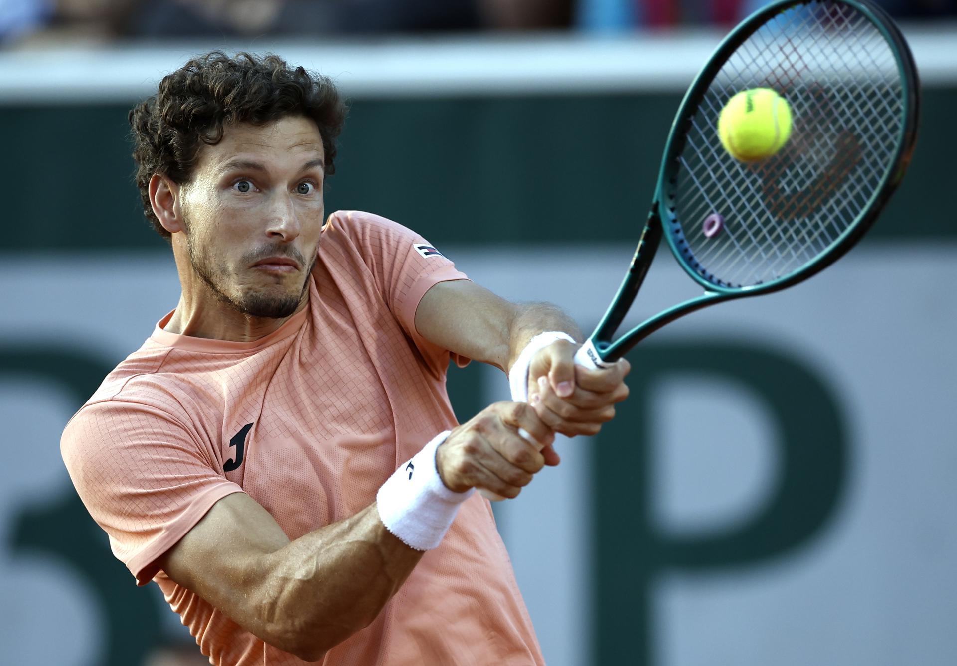 El español Pablo Carreño en su partido ante el estadounidense Frances Tiafoe, décimo quinto favorito en segunda ronda de Roland Garros. EFE/EPA/YOAN VALAT
