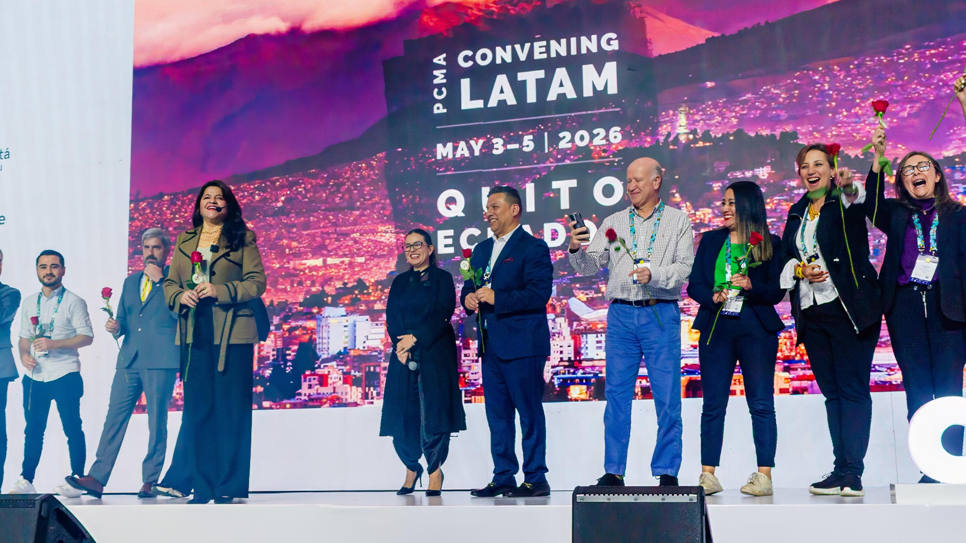 Fotografía de la concejal del municipio de Quito, Analia Ledesma (3-i); el gerente general de la Empresa Pública Metropolitana de Gestión del Destino Turístico (Quito Turismo), Etzon Romo (c), y la directora de Turismo de Negocios y Atracción de Eventos de Quito Turismo, Irene Guijarro (4-i), durante su participación en el encuentro 'Convening Latam PMCA 2025', en Bogotá (Colombia). EFE/ Quito Turismo