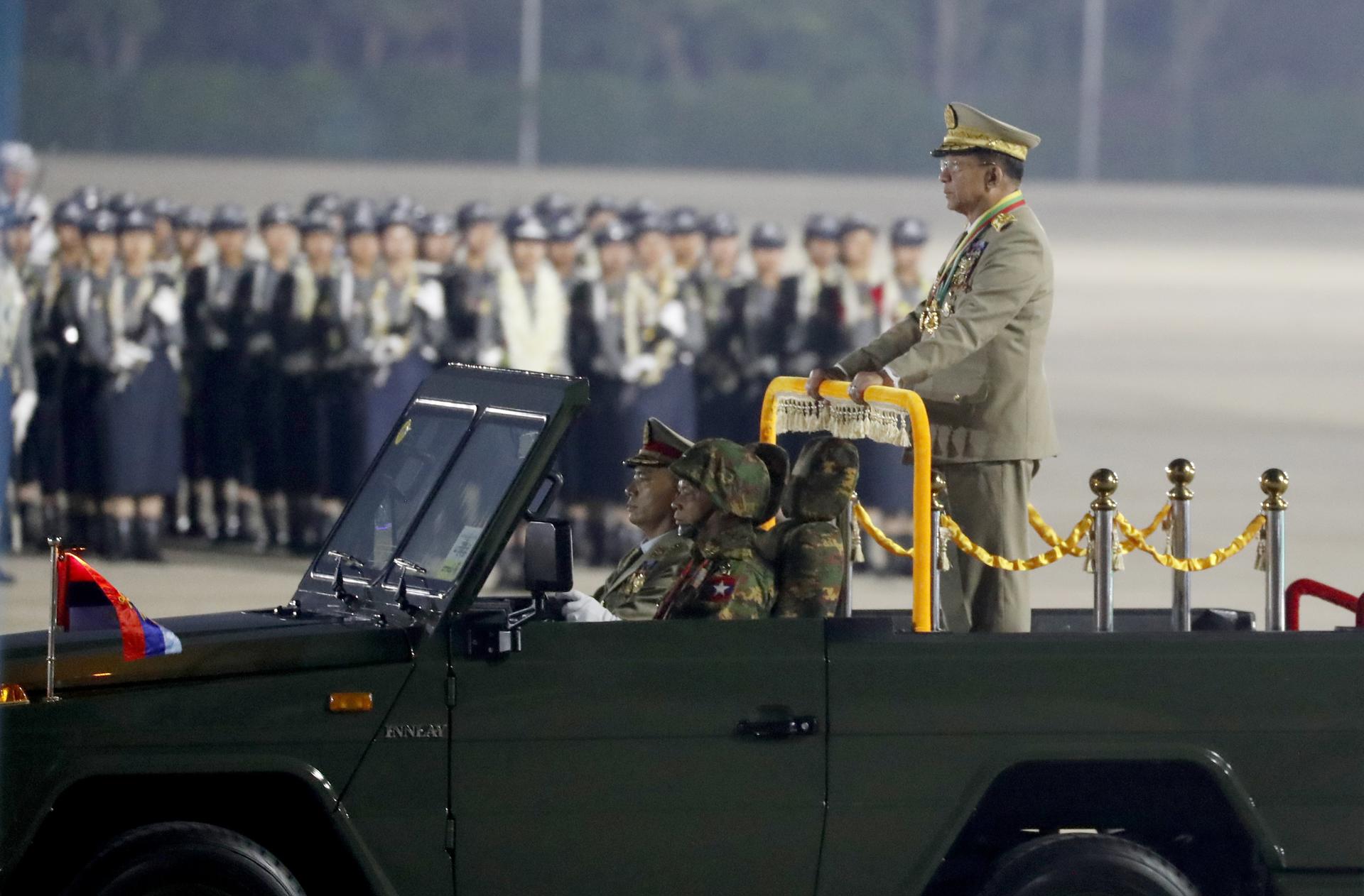 Fotografía de archivo del jefe de la junta militar de Birmania, Min Aung Hlaing, durante un desfile del Ejército.
EFE/EPA/NYEIN CHAN NAING