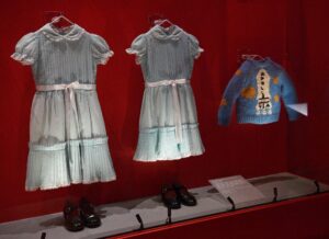 Imagen de varios vestidos de la película 'El resplandor' expuestos en la muestra 'Stanley Kubrick: La Exposición', en el Museo del Diseño de Londres, en 2019. EFE/ Neil Hall