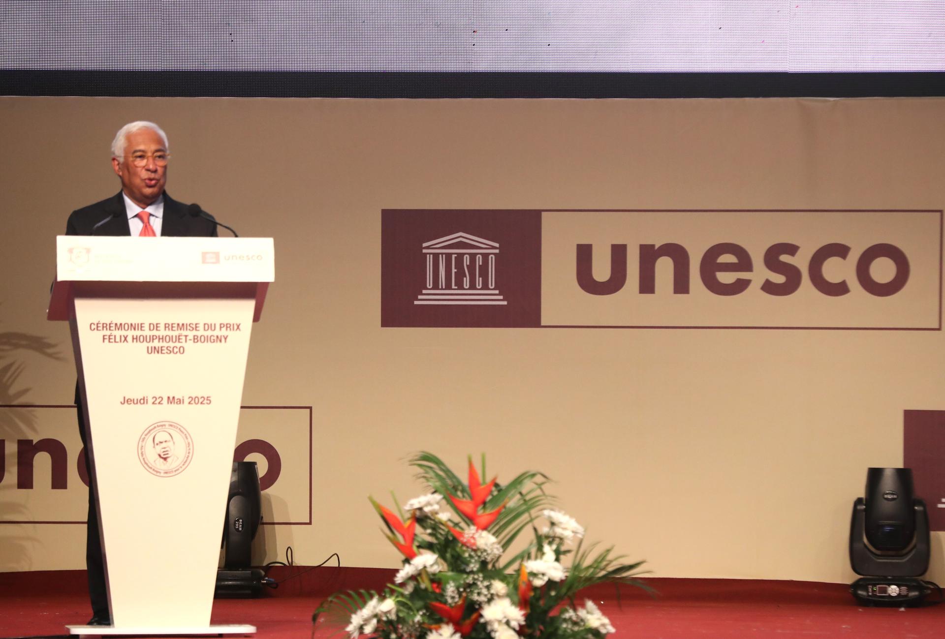 El presidente del Consejo Europeo, Antonio Costa, pronuncia su discurso durante una ceremonia tras recibir el Premio de la Paz Félix Houphouet-Boigny en Abiyán (Costa de Marfil), el 22 de mayo de 2025. EFE/EPA/LEGNAN KOULA