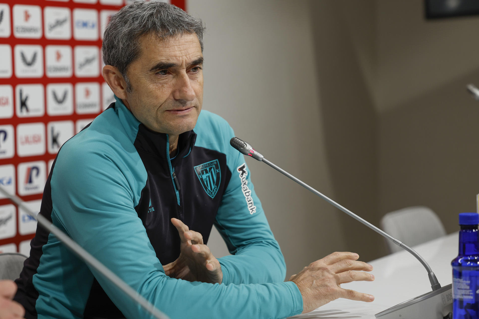El entrenador del Athletic, Ernesto Valverde, durante la rueda de prensa previa al partido liguero del domingo ante el Alavés en San Mamés, este sábado. EFE/ Miguel Tona