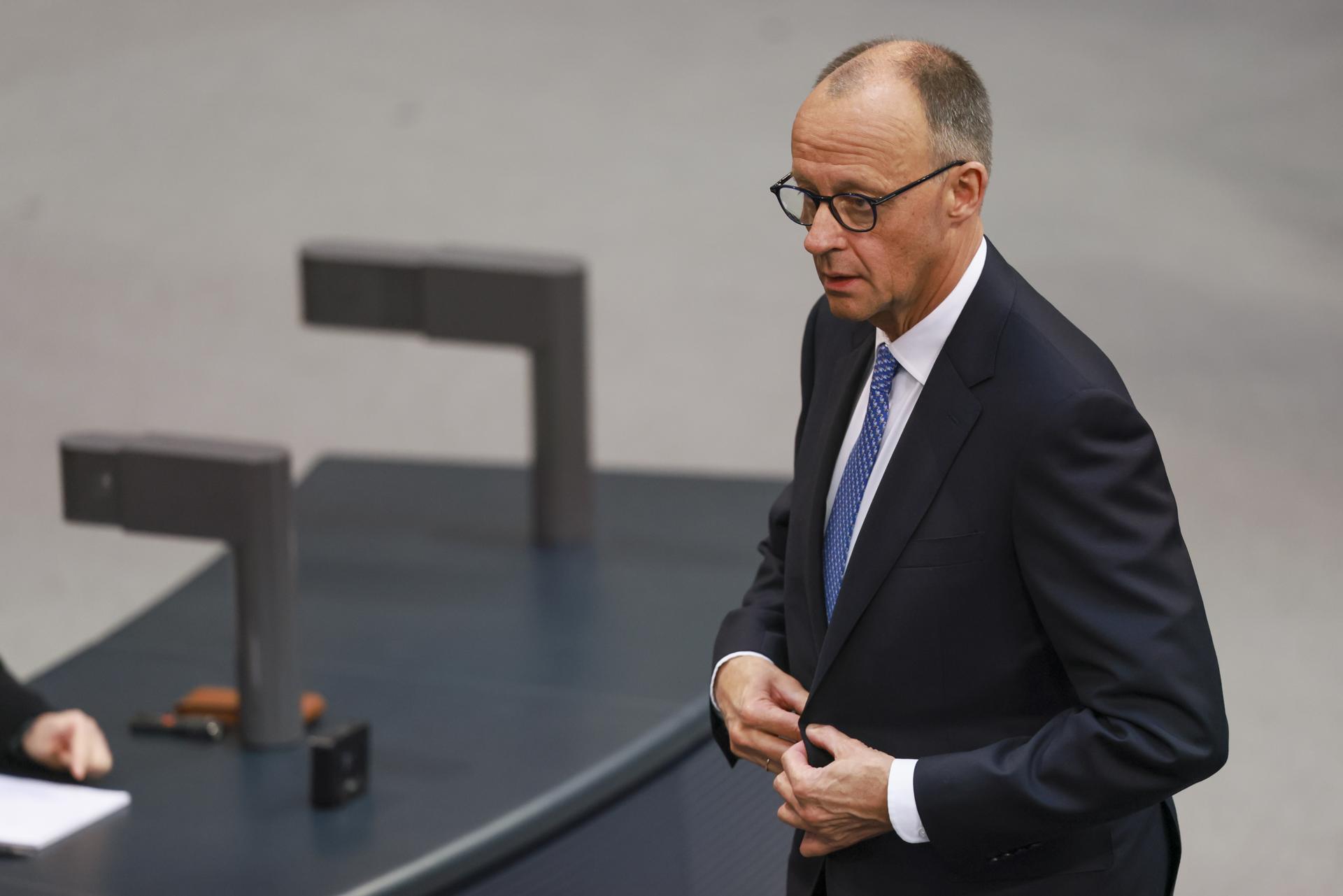 El conservador Friedrich Merz en la Cámara Baja del Parlamento alemán. EFE/EPA/HANNIBAL HANSCHKE