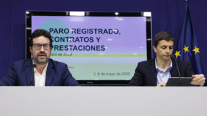 Los secretarios de Estado de Trabajo, Joaquín Pérez Rey, y de Seguridad Social y Pensiones, Borja Suárez, en rueda de prensa. EFE/J.J. Guillén
