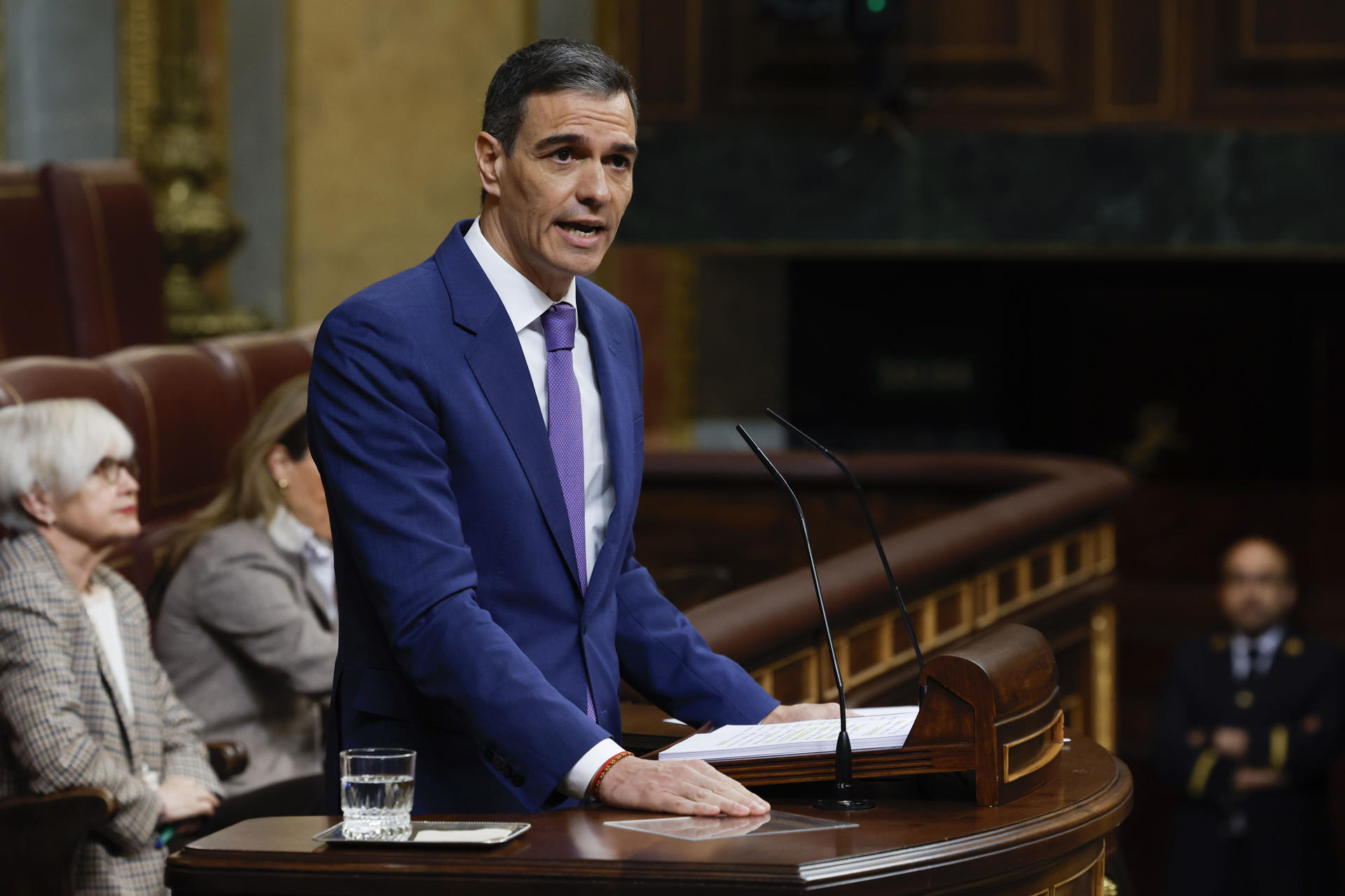 El presidente del Gobierno, Pedro Sánchez, comparece ante el Pleno del Congreso para informar del plan de defensa y del apagón masivo del 28 de abril en un ambiente muy crispado y entre incesantes ataques de la oposición al jefe del Ejecutivo, al que también reprochan casos de corrupción, caos ferroviario y falta de apoyos parlamentarios. EFE/ J.J. Guillén