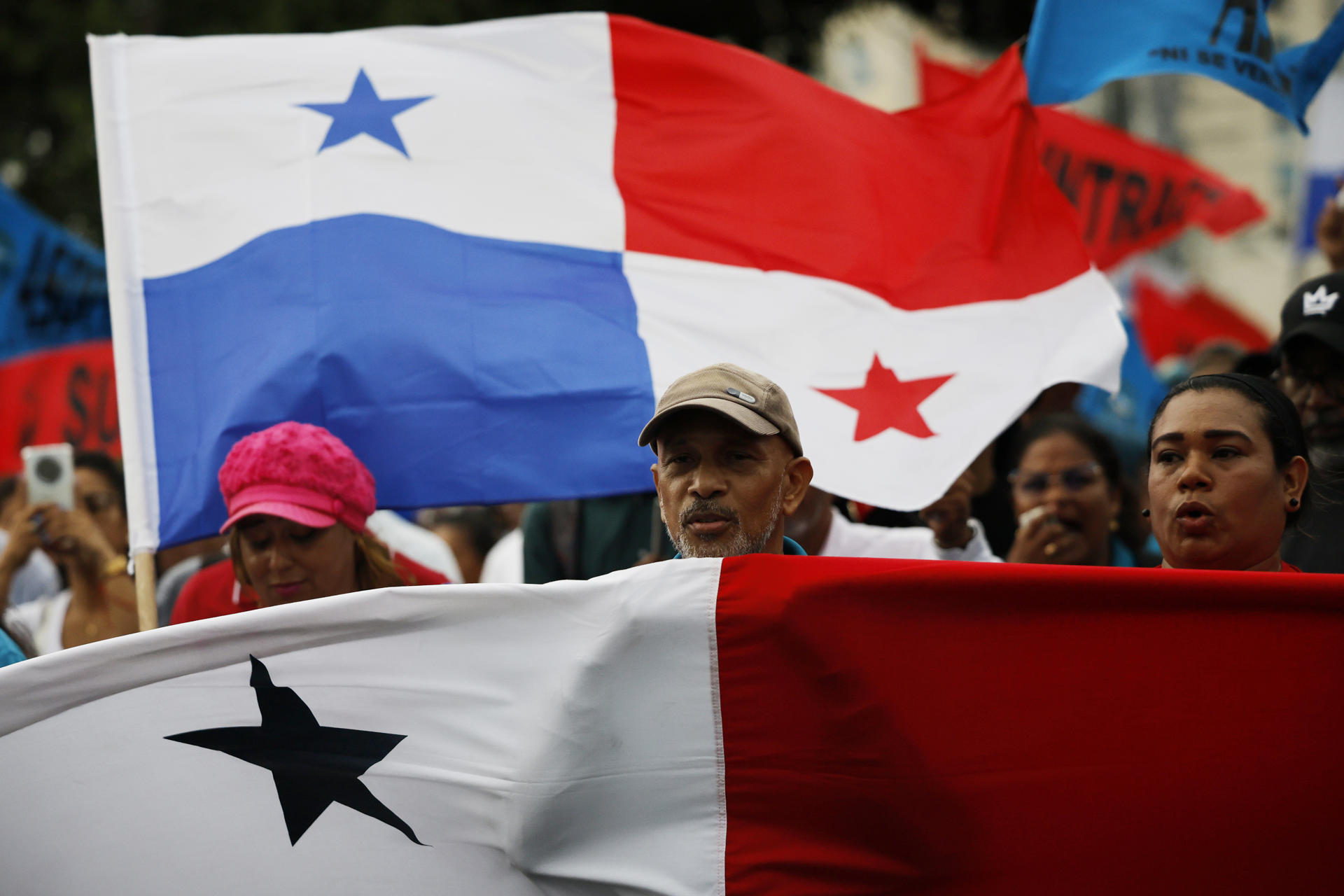 Fotografía de archivo de panameños protestando. EFE/ Bienvenido Velasco