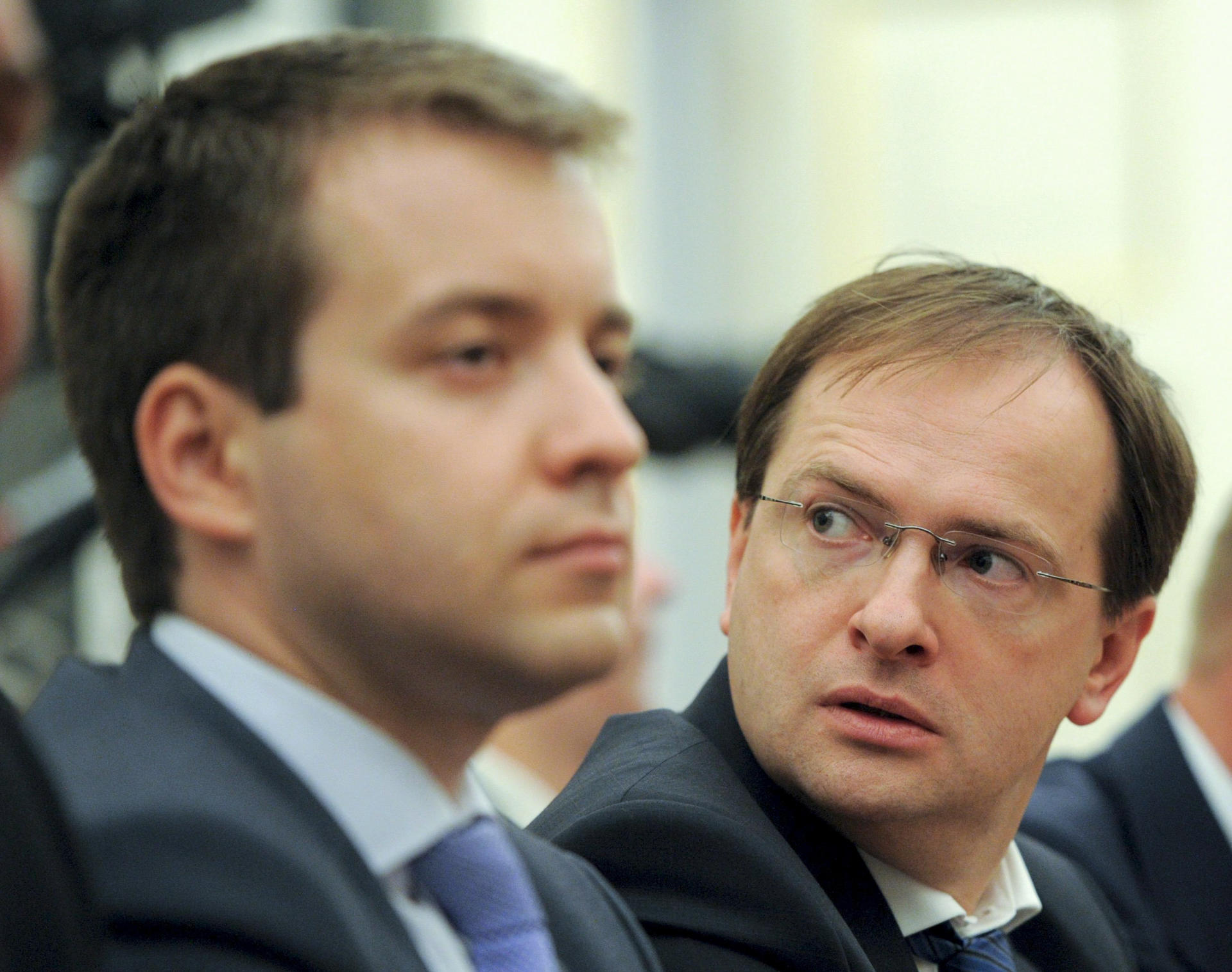 Imagen de Archivo del ministro de Comunicaciones ruso, Nikolái Nikíforov (i), y el de Cultura, Vladímir Medinski (d)
 EFE/Alexey Druginyn. CRÉDITO OBLIGATORIO[CRÉDITO OBLIGATORIO]