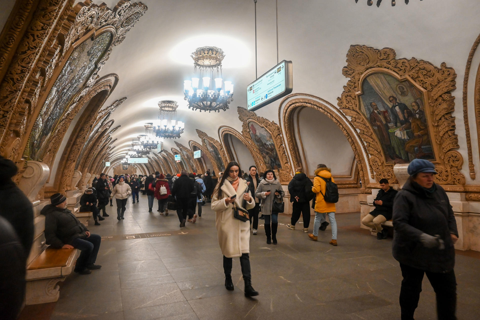 Imagen de archivo de la estación de metro Kíevskaya de Moscú en 2023. EFE/Ignacio Ortega