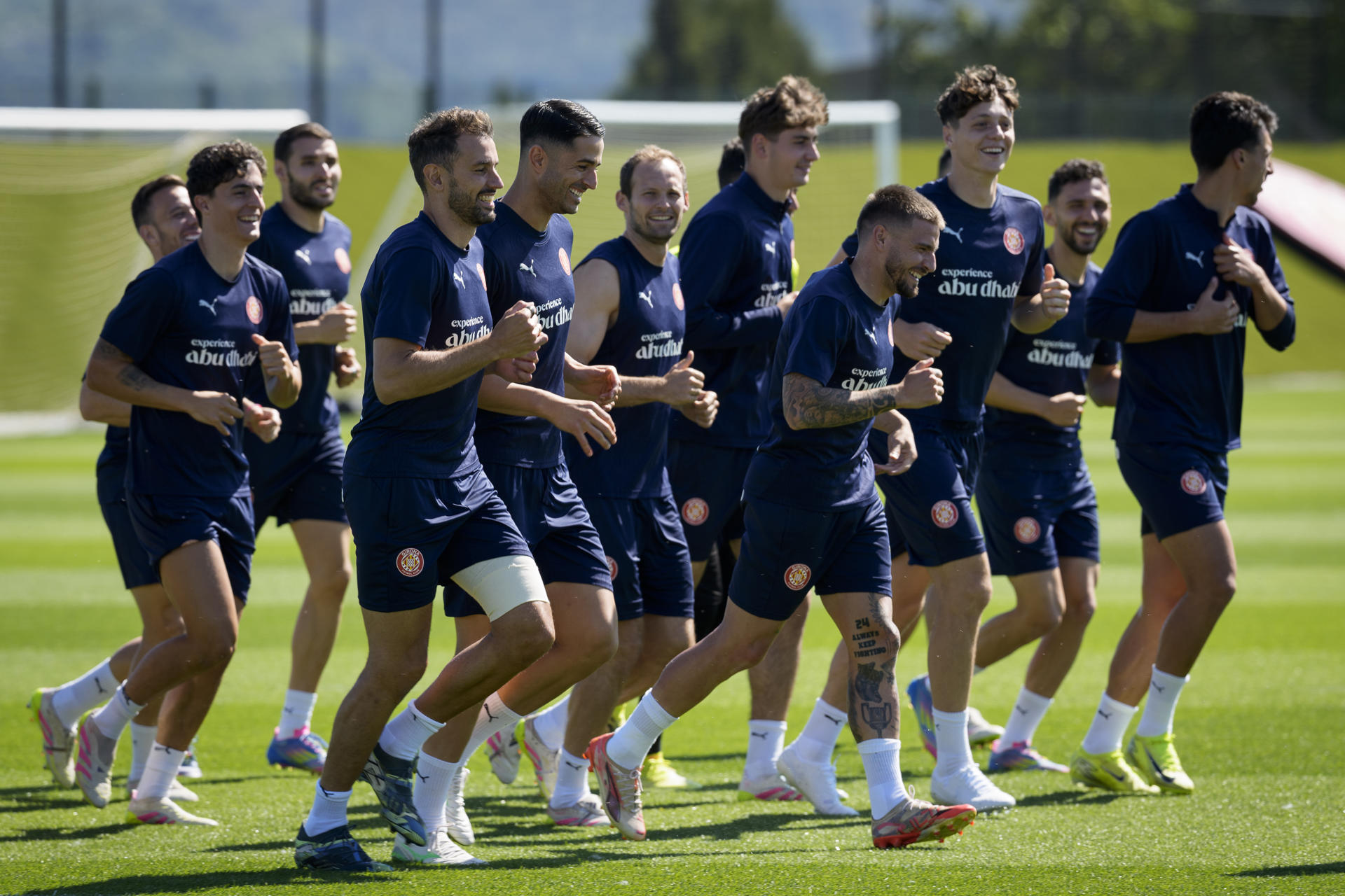 Los jugadores del Girona, este lunes durante el entrenamiento realizado en Vilablareix (Girona).-EFE/ David Borrat
