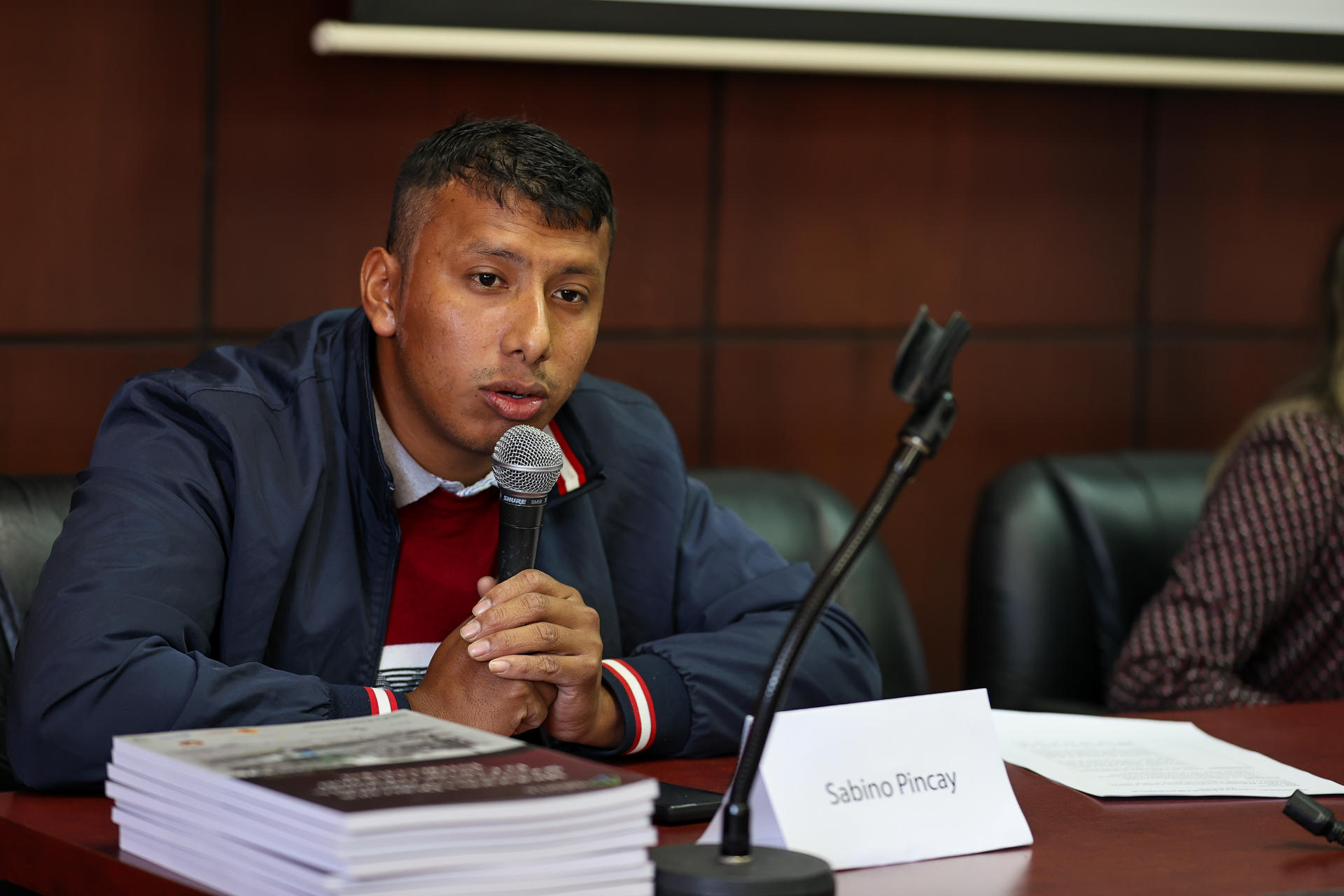 El líder de la comunidad de Salango, Sabino Pincay, participa en una rueda de prensa este miércoles en Quito (Ecuador). EFE/José Jácome