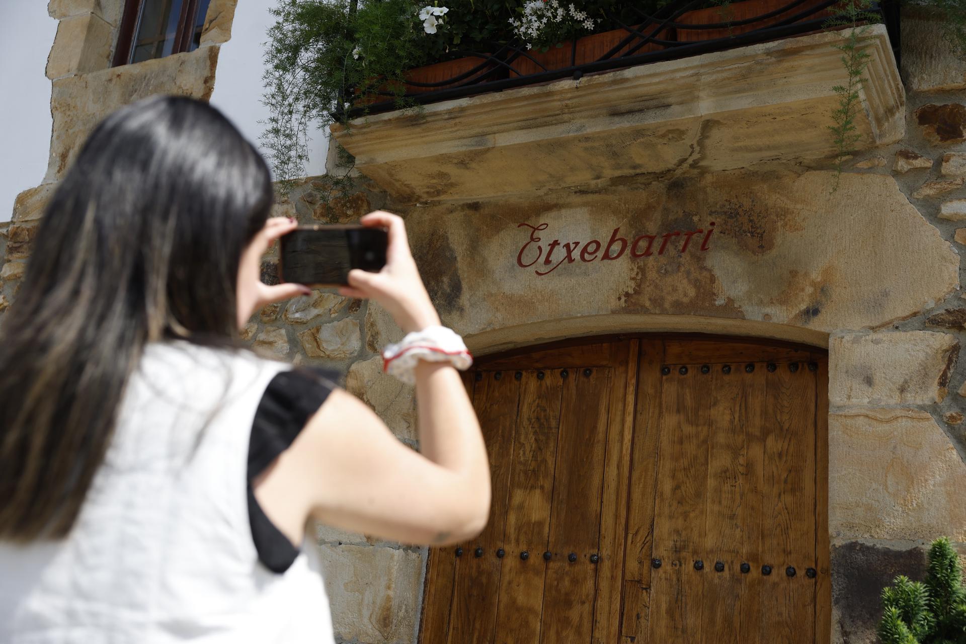 Imagen de archivo del Asador Etxebarri de Axpe (Bizkaia). EFE/ Miguel Toña
