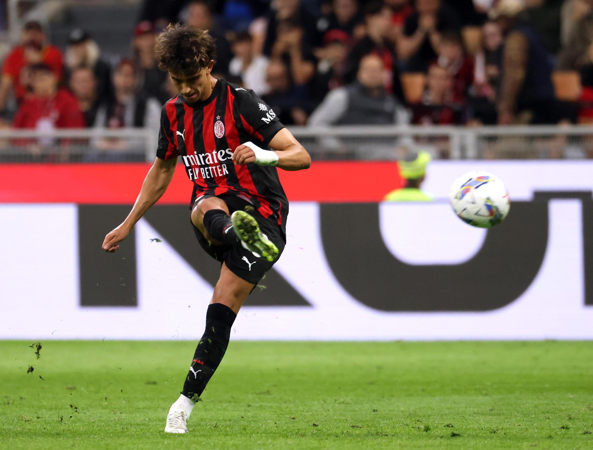 Joao Felix marca el 2-0 del Milan ante el Monza en el Giuseppe Meazza. EFE/EPA/MATTEO BAZZI