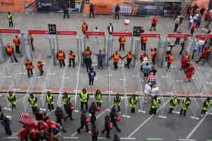 Fotografía de las inmediaciones del estadio de San Mamés en Bilbao donde este miércoles se va a celebrar la final de la Europa League entre en Tottenham y el Manchester. EFE/ LUIS TEJIDO