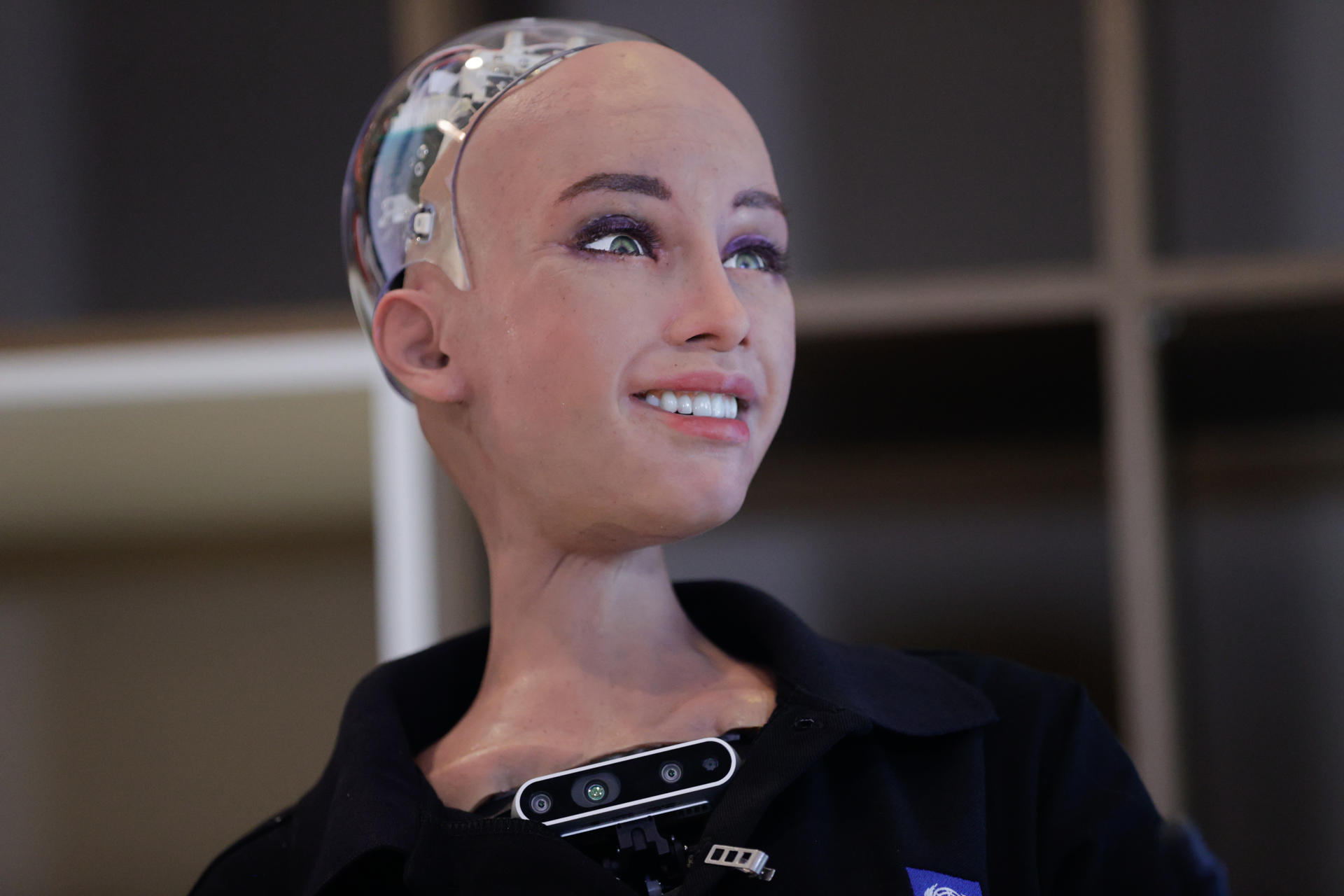 Fotografía de la robot humanoide Sophia durante una entrevista con EFE este jueves, en Asunción (Paraguay). EFE/ Juan Pablo Pino