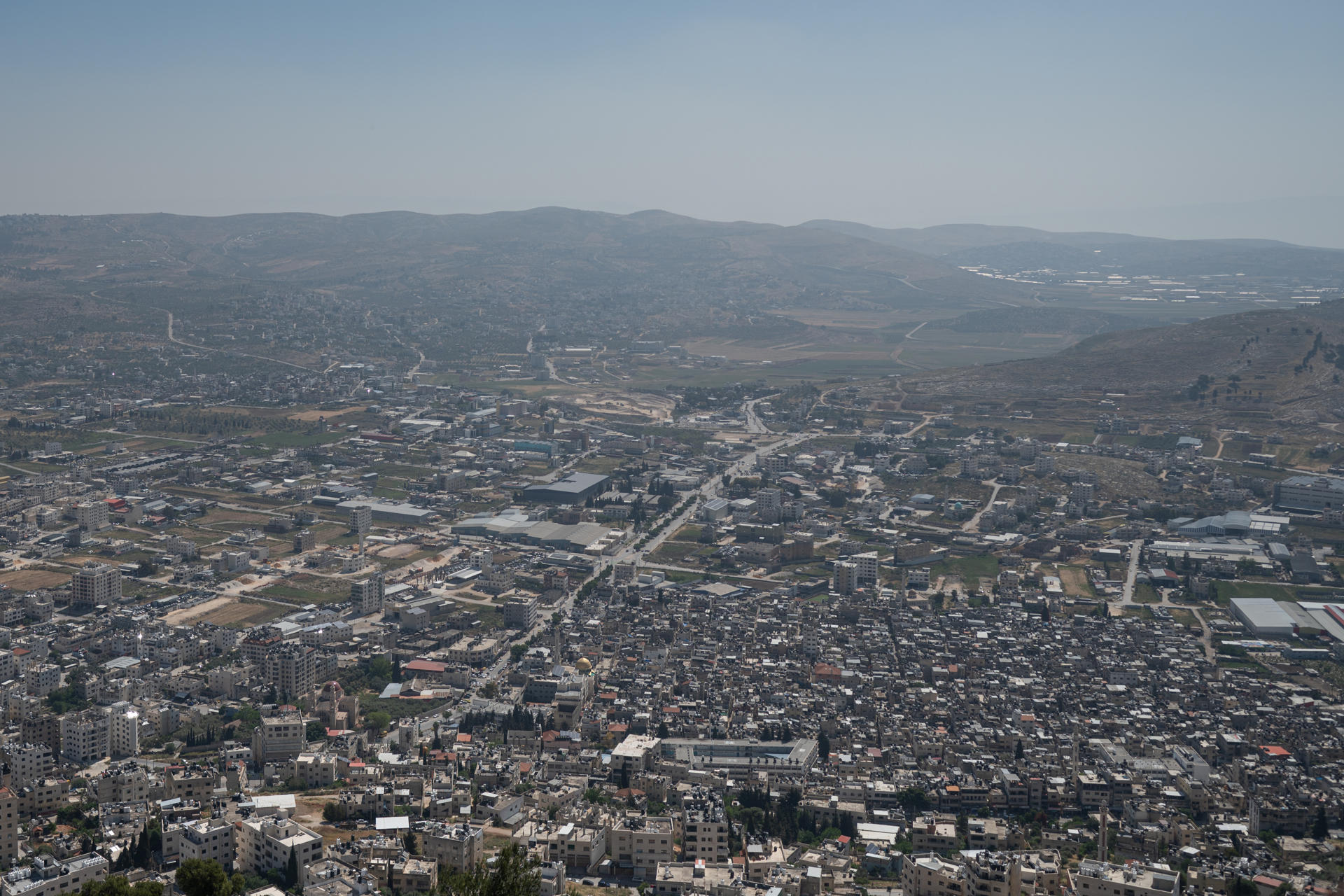 Vista de Nablus y del campo de refugiados de Balata, en Cisjordania. EFE/ Magda Gibelli