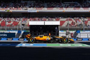 El piloto de McLaren, Oscar Piastri, de Australia, en acción durante la segunda sesión de entrenamientos del Gran Premio de España de Fórmula Uno en Montmeló. EFE/EPA/SIU WU