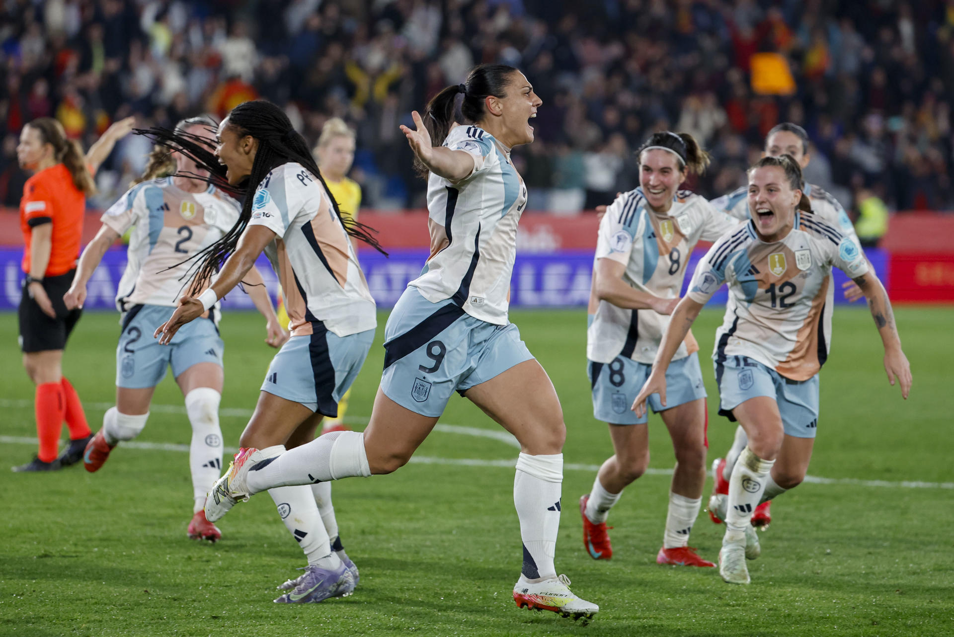 Cristina Martín-Prieto celebra el tanto de la victoria de España ante Bélgica en la prolongación del partido de la Liga de Naciones que ambas selecciones disputaron en el estadio Ciutat de Valencia. EFE/ Ana Escobar