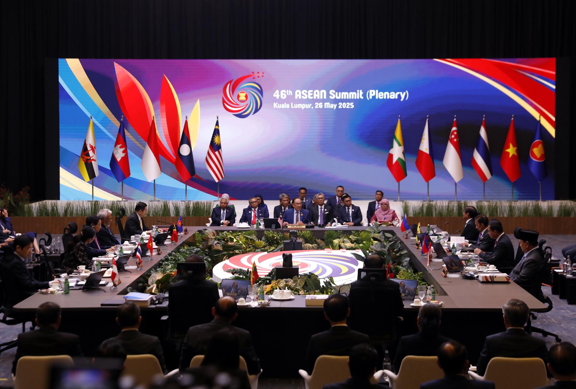 Los líderes de los países que forman la Asociación de Naciones del Sudeste Asiático (ASEAN) durante su cumbre en Malasia.
EFE/EPA/FAZRY ISMAIL
