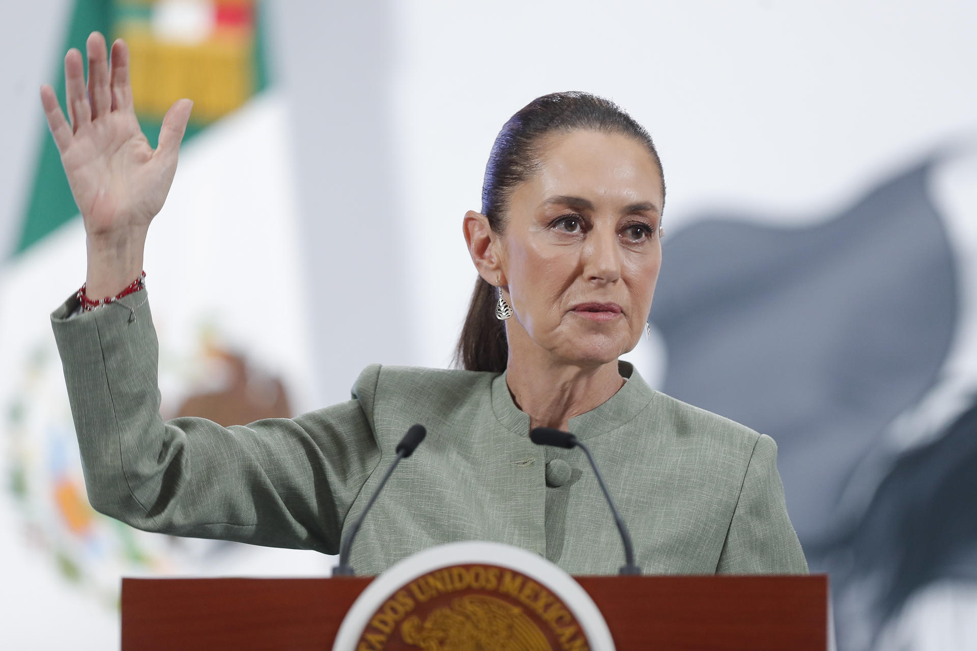 La presidenta de México, Claudia Sheinbaum, participa durante una rueda de prensa este miércoles en Palacio Nacional en Ciudad de México (México). EFE/ Isaac Esquivel