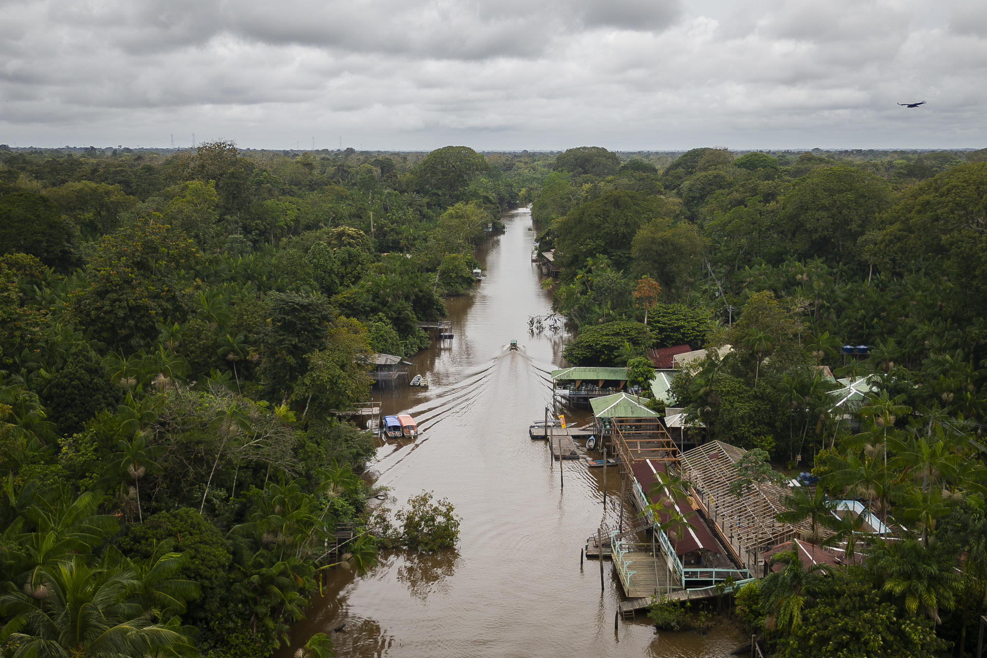 Fotografía aérea del 23 de abril de 2025 de la isla de Combú, región de la ciudad de Belém (Brasil). EFE/ Isaac Fontana
