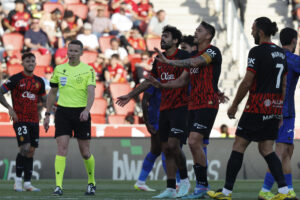 Los técnicos del Getafe, José Bordalás (d), y el de mallorca, Jagoba Arrasate en foto de archivo de Rodrigo Jiménez .