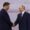 El presidente ruso, Vladímir Putin (D), estrecha la mano de su homólogo chino, Xi Jinping (I), durante una ceremonia de bienvenida antes de sus conversaciones en el Kremlin, en Moscú, el 8 de mayo de 2025. EFE/EPA/Evgenia Novozhenina / POOL
