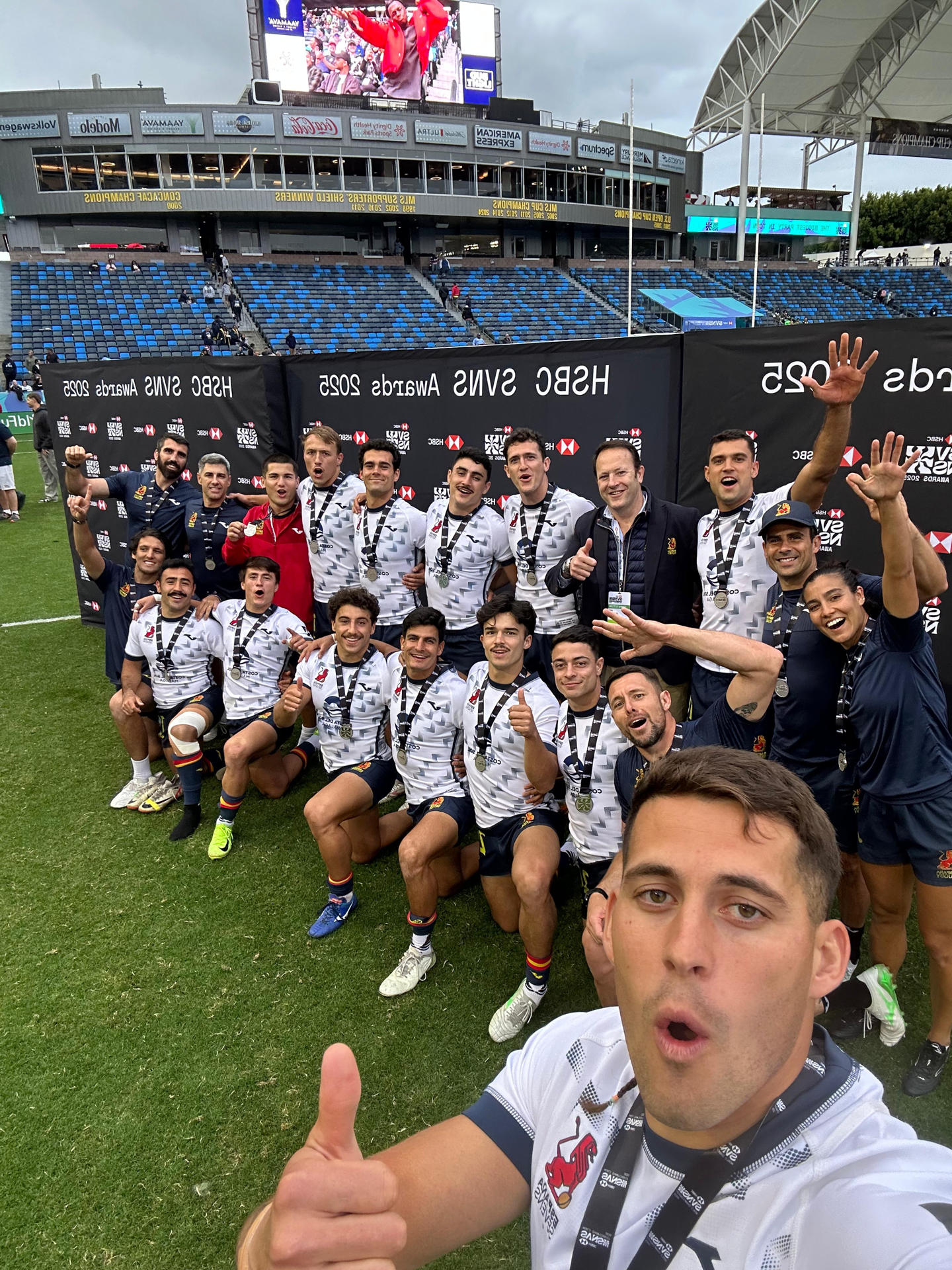 La selección española de rugby 7 posa tras proclamarse este domingo subcampeona de las Series Mundiales, tras perder contra Sudáfrica (5-19) la final del torneo de Los Ángeles (Estados Unidos). EFE/Federación española de rugby / SOLO USO EDITORIAL/SOLO DISPONIBLE PARA ILUSTRAR LA NOTICIA QUE ACOMPAÑA (CRÉDITO OBLIGATORIO)