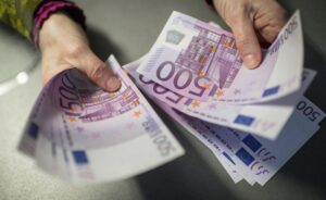 La organización contaba con dos ramas diferenciadas, una de origen árabe que se encargaba de la recepción del dinero en cualquier parte del mundo, y por otro, una rama de origen chino que facilitaba el dinero en España. Imagen de archivo. EFE/Matthias Balk