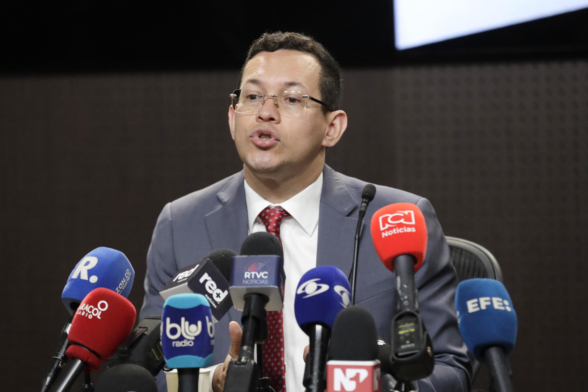El viceministro del Interior de Colombia, Jaime Berdugo, habla durante una rueda de prensa este martes en Bogotá (Colombia). EFE/Carlos Ortega