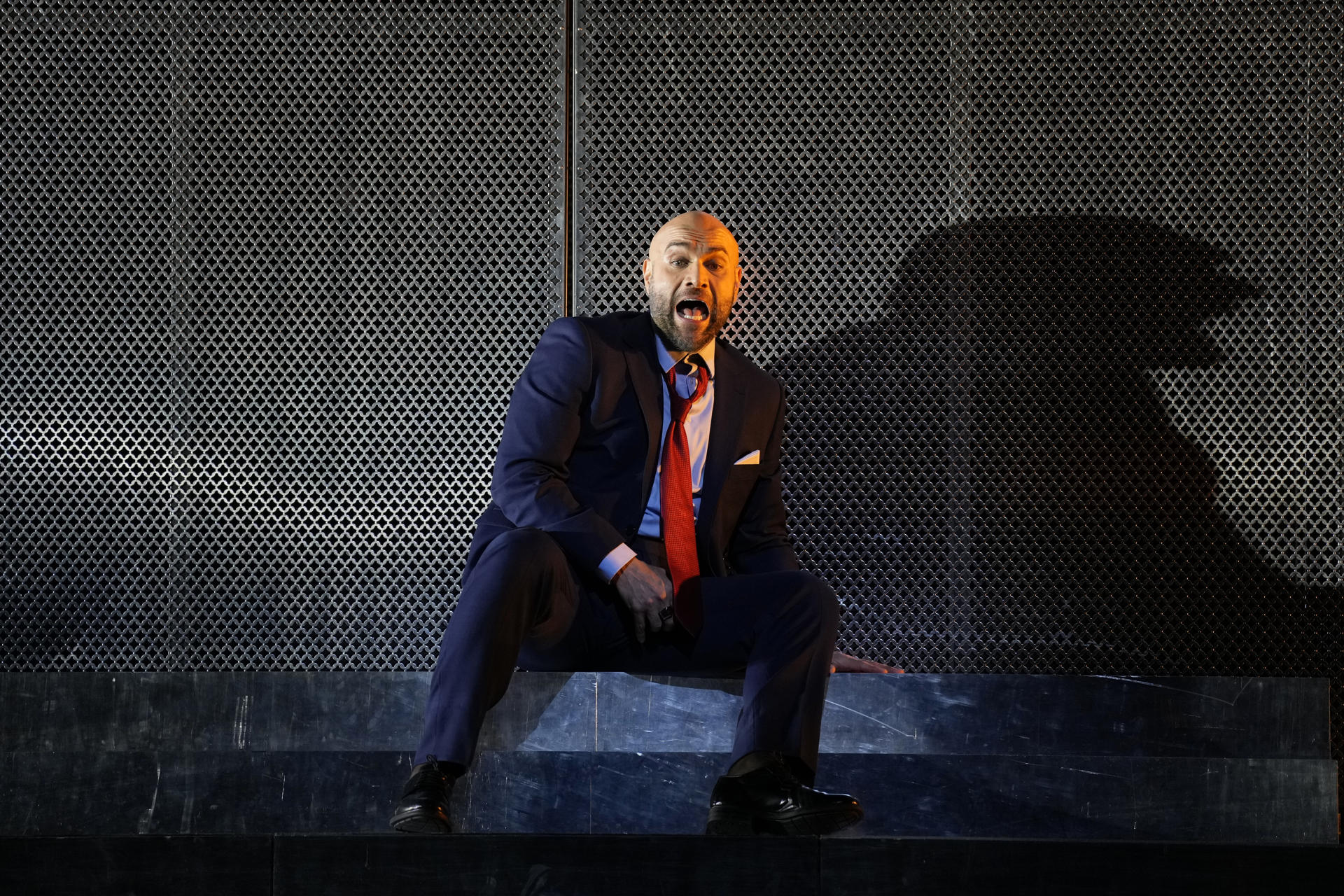 El contratenor Xavier Sabata (en la imagen) y la soprano Julie Fuchs encabezan en el Gran Teatre del Liceu el reparto de la ópera de Händel, 'Giulio Cesare', con propuesta escénica de Calixto Bieito, que sitúa la acción en el presente, y con el maestro William Christie, al frente de la Orquesta, que, por primera vez, tocará con instrumentos de época. EFE/Alejandro García
