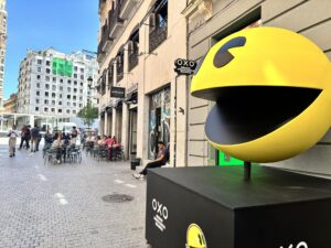 El logo del 'comecocos' en un calle de Madrid. EFE/Javier Picazo Feliú.